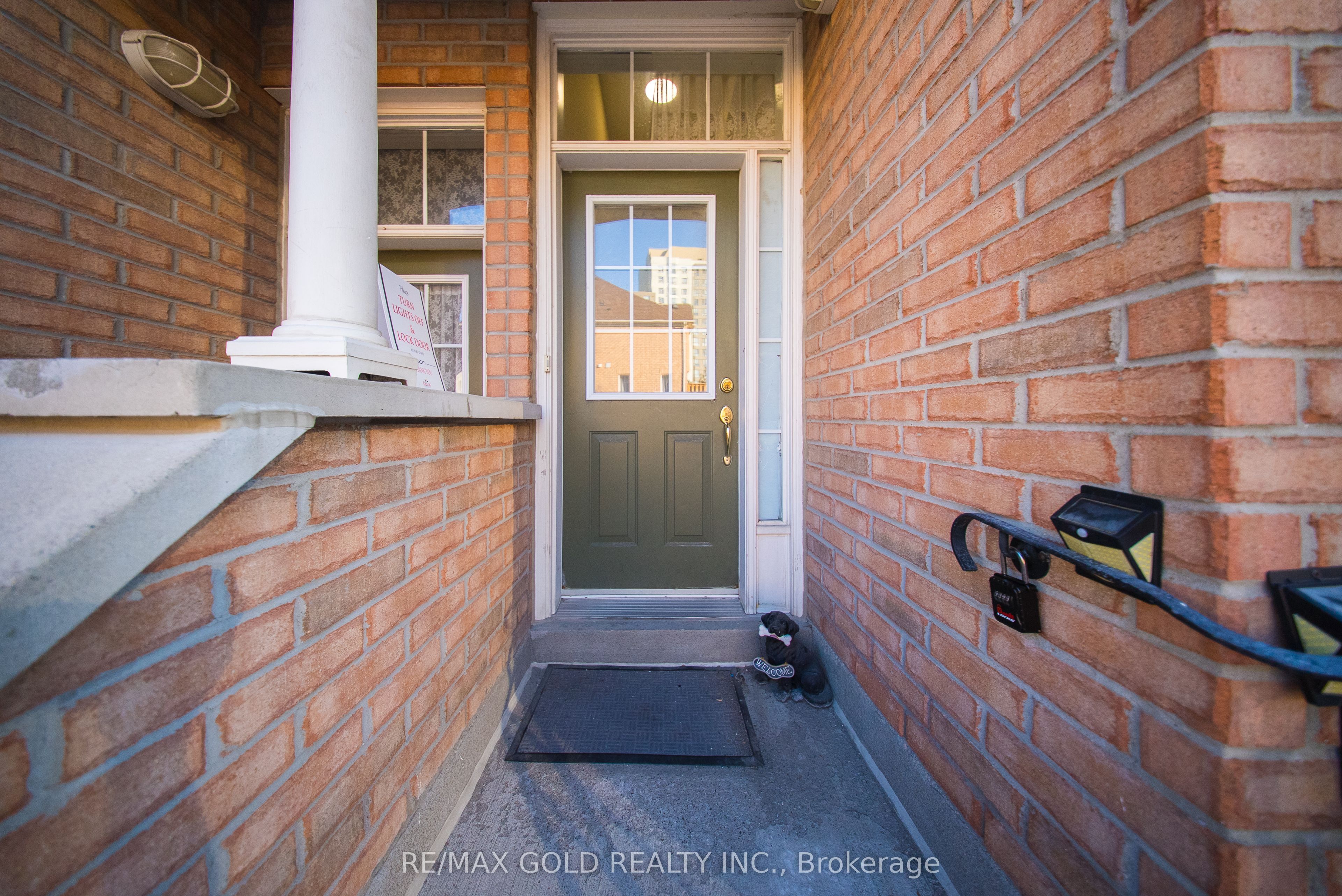 50 Strathaven Drive 58 Property Photo 4