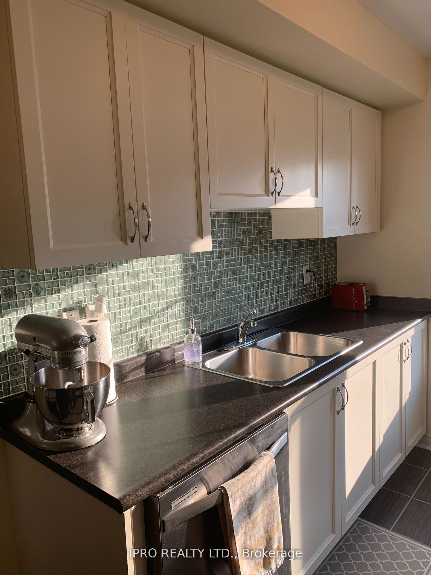 62 Soldier St Property Photo 8