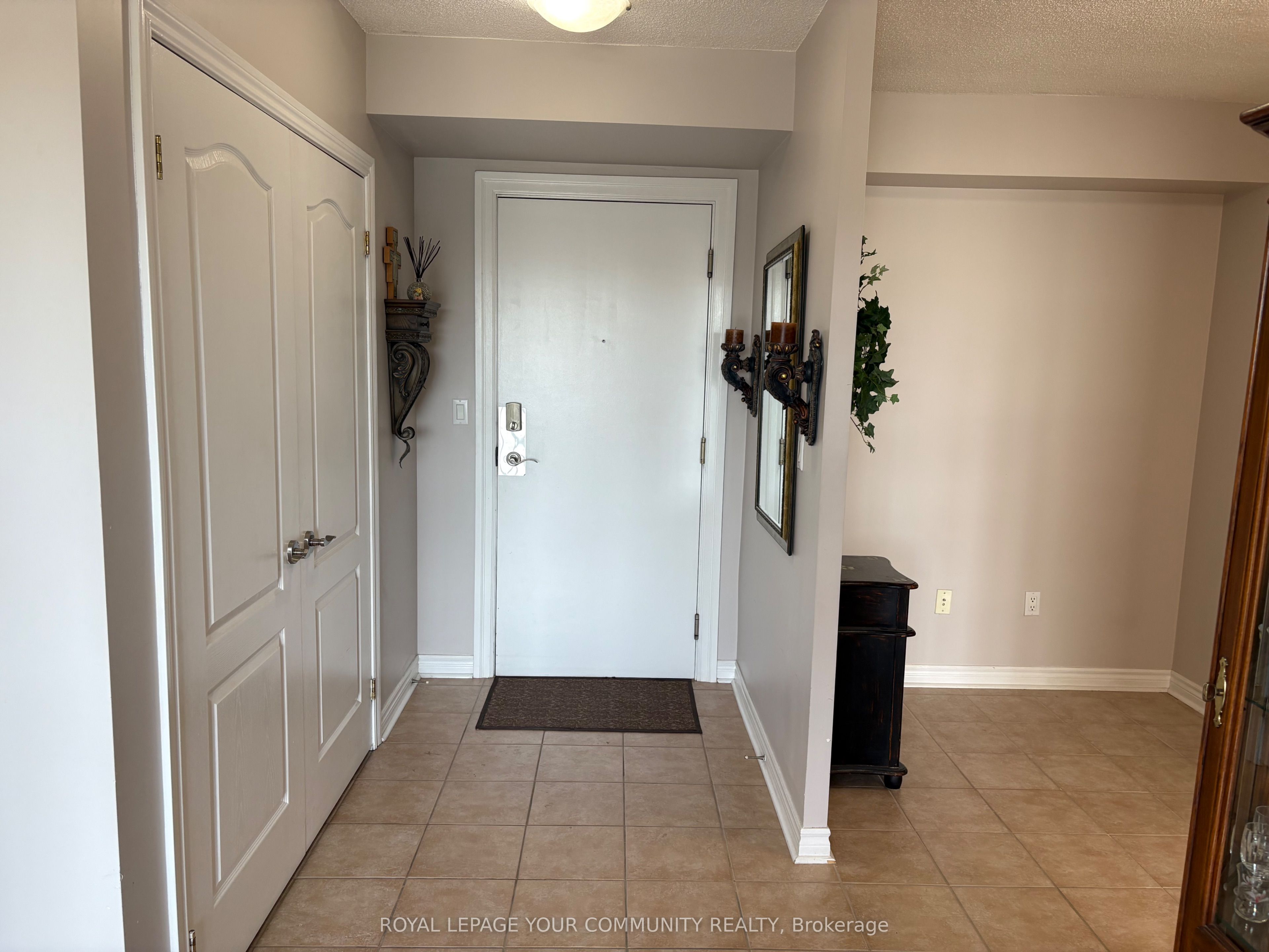 2088 Lawrence Avenue W 908 Property Photo 4