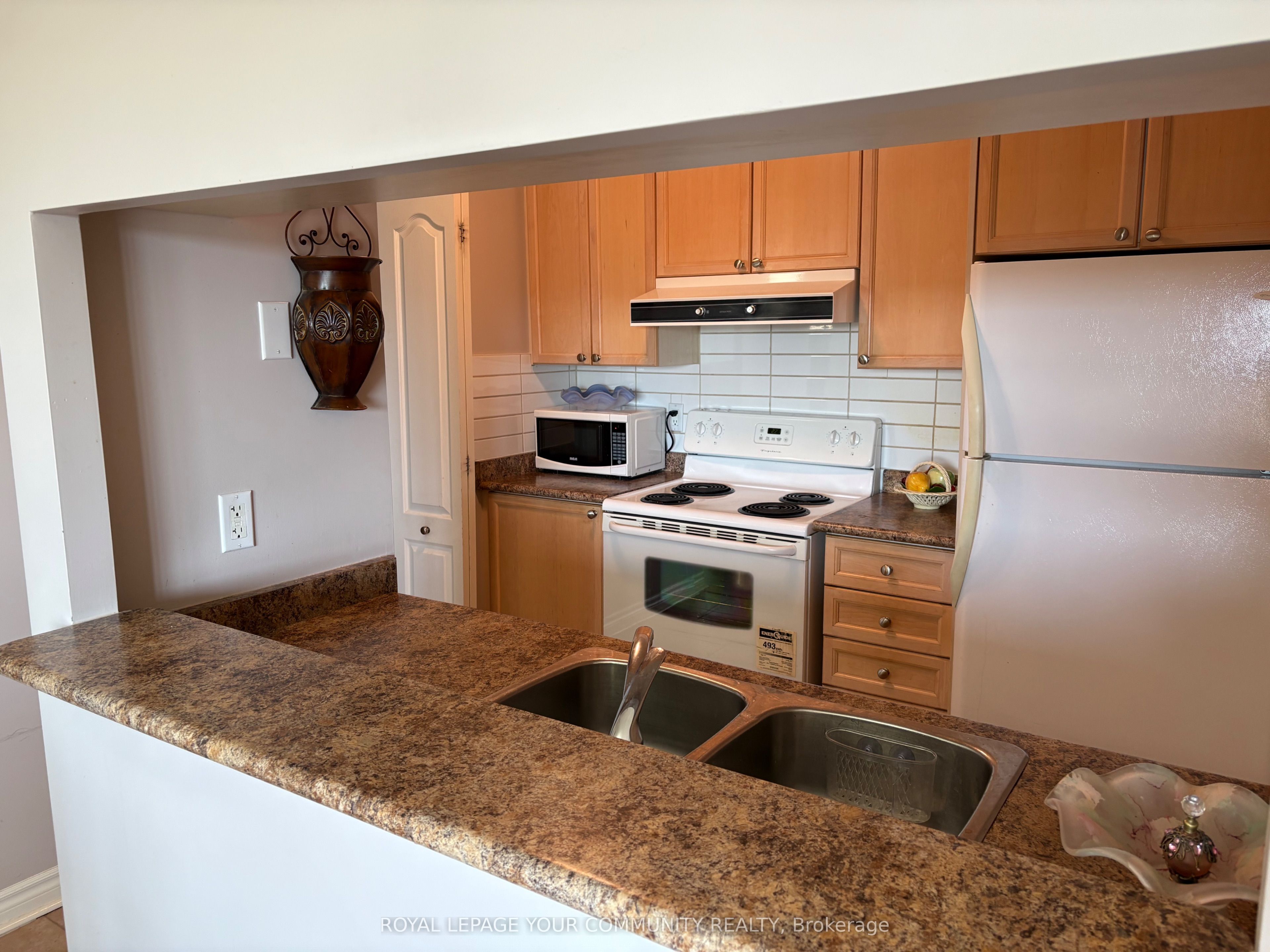 2088 Lawrence Avenue W 908 Property Photo 18