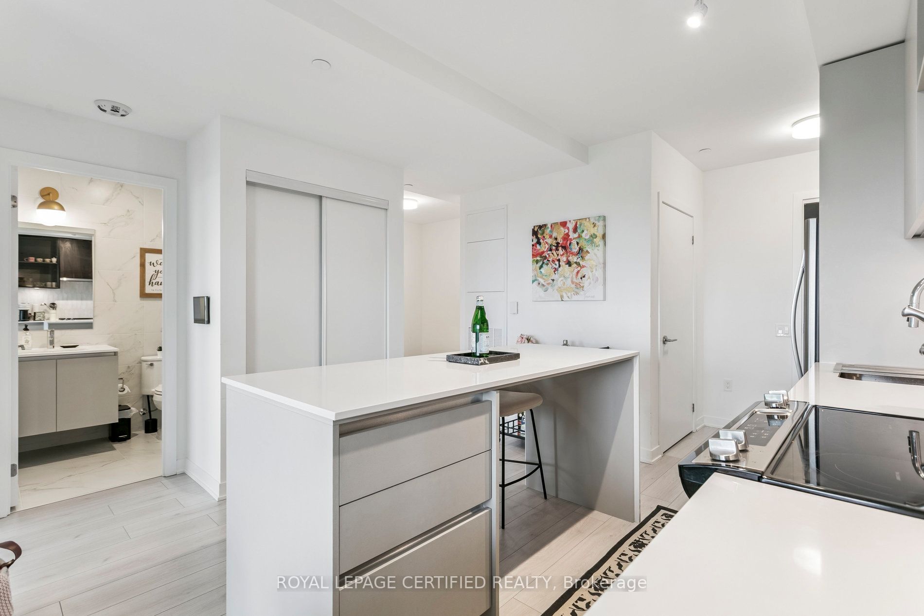 395 Dundas Street W 509 Property Photo 10