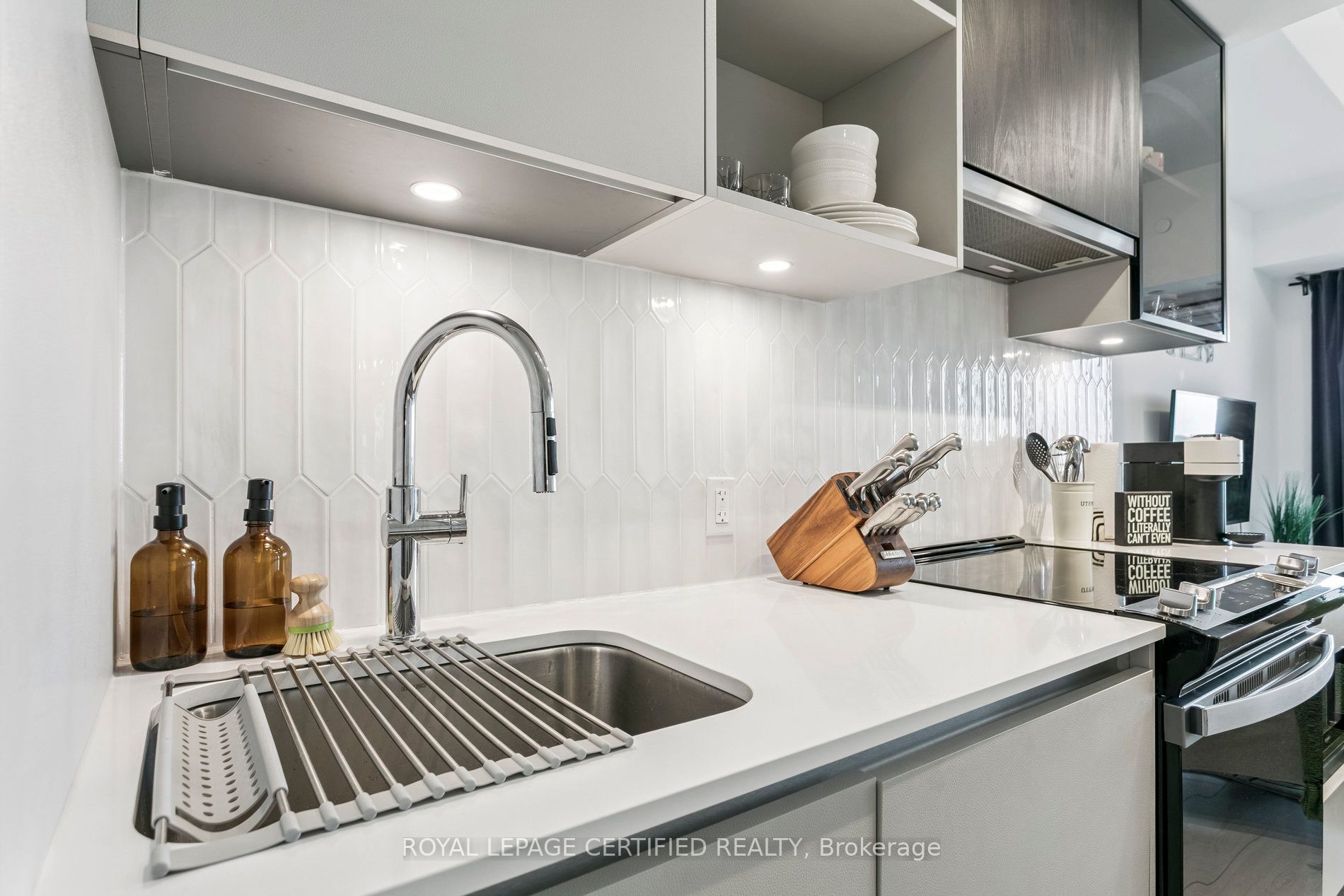395 Dundas Street W 509 Property Photo 11