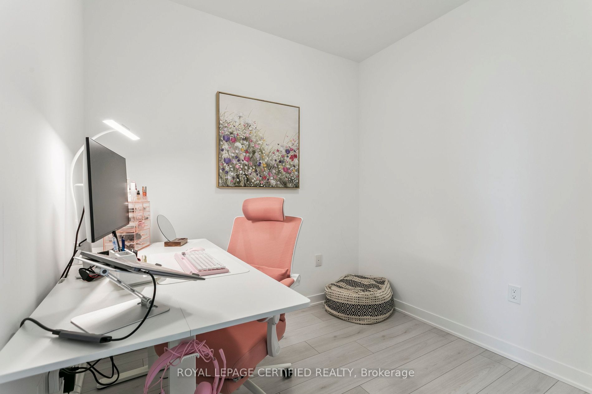 395 Dundas Street W 509 Property Photo 25
