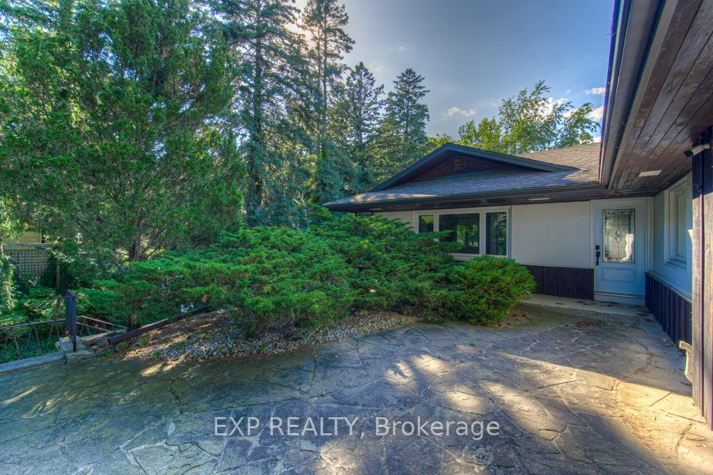4187 Lakeshore Road Property Photo 8