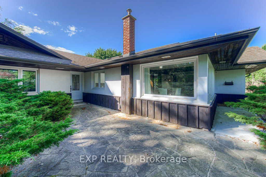 4187 Lakeshore Road Property Photo 9