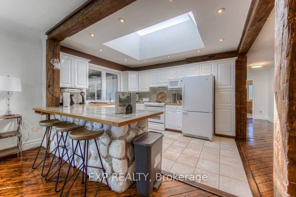 4187 Lakeshore Road Property Photo 16