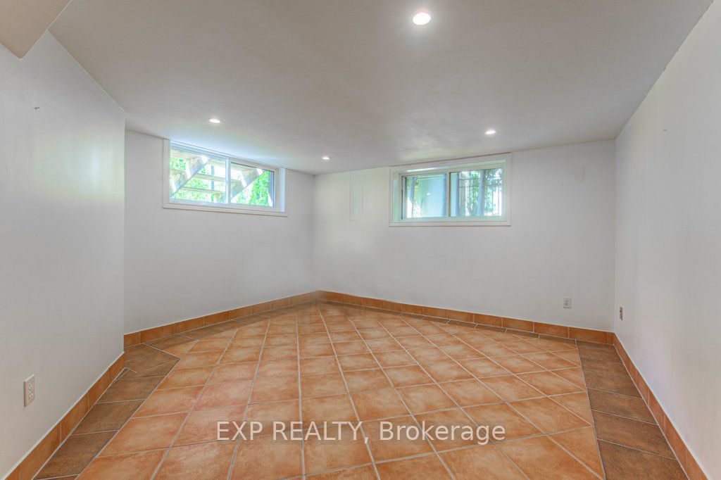 4187 Lakeshore Road Property Photo 33