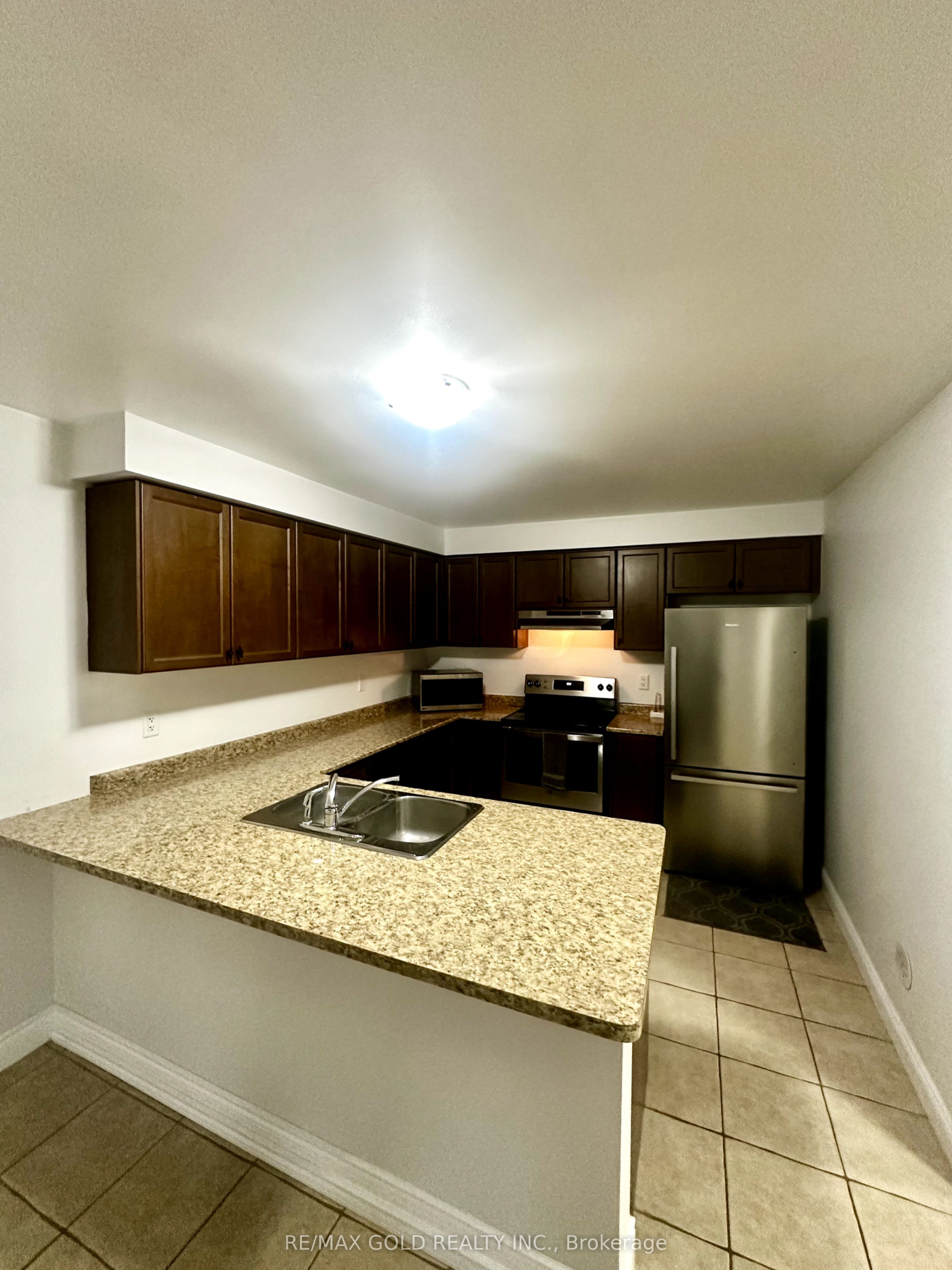 812 Fowles Court Property Photo 4