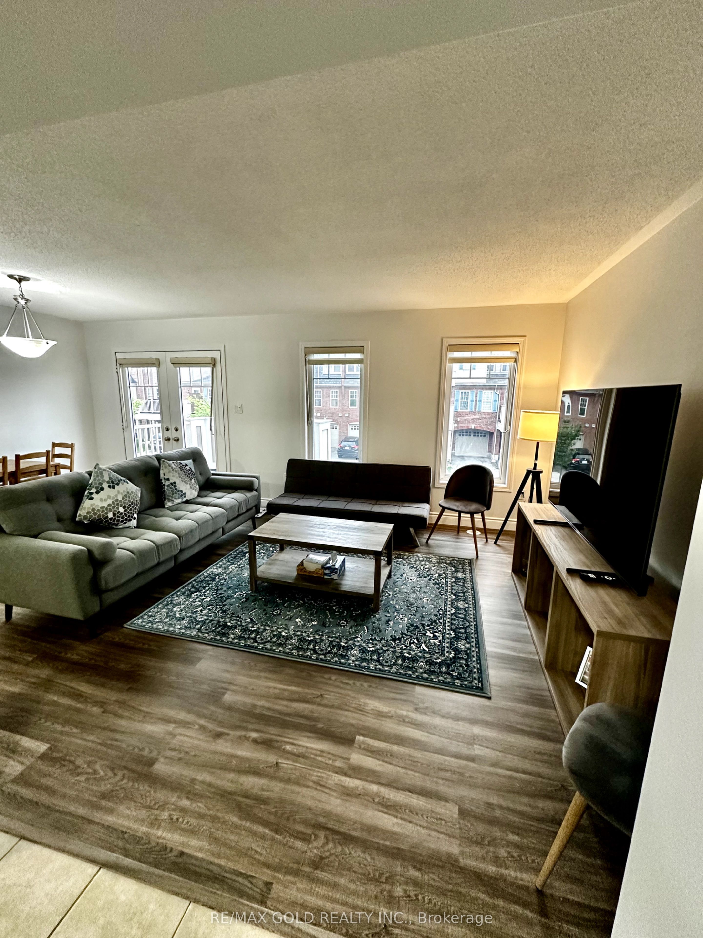 812 Fowles Court Property Photo 8