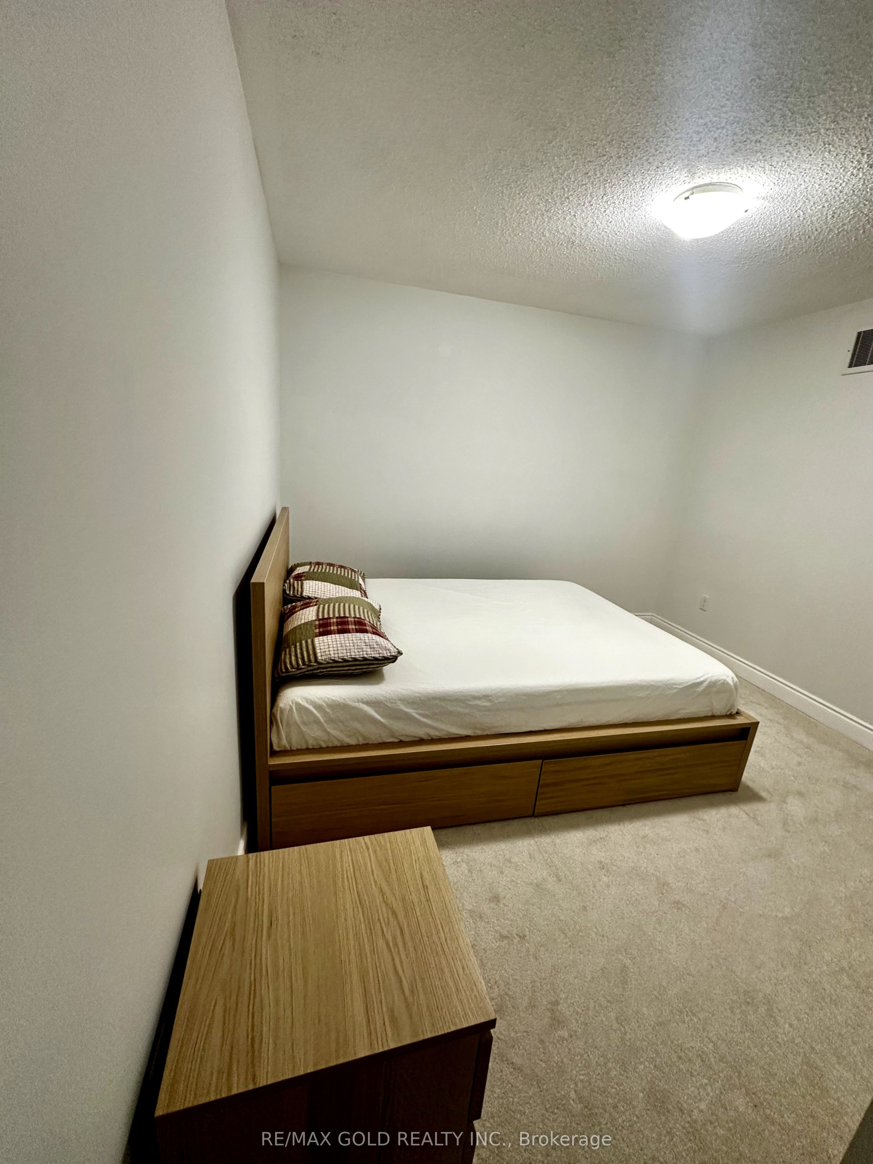 812 Fowles Court Property Photo 14