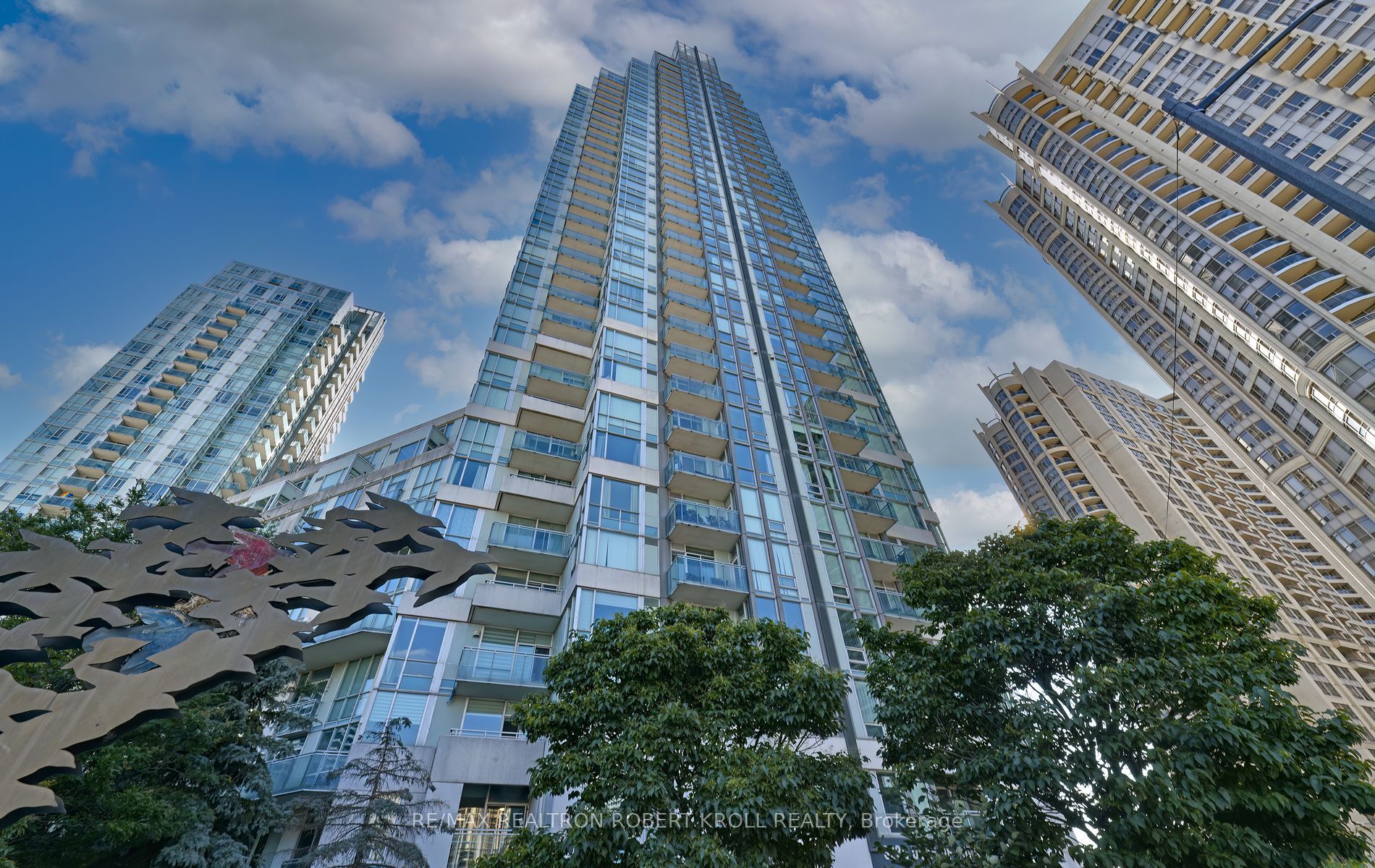 3939 Duke Of York Boulevard Ph 7 Property Photo 1