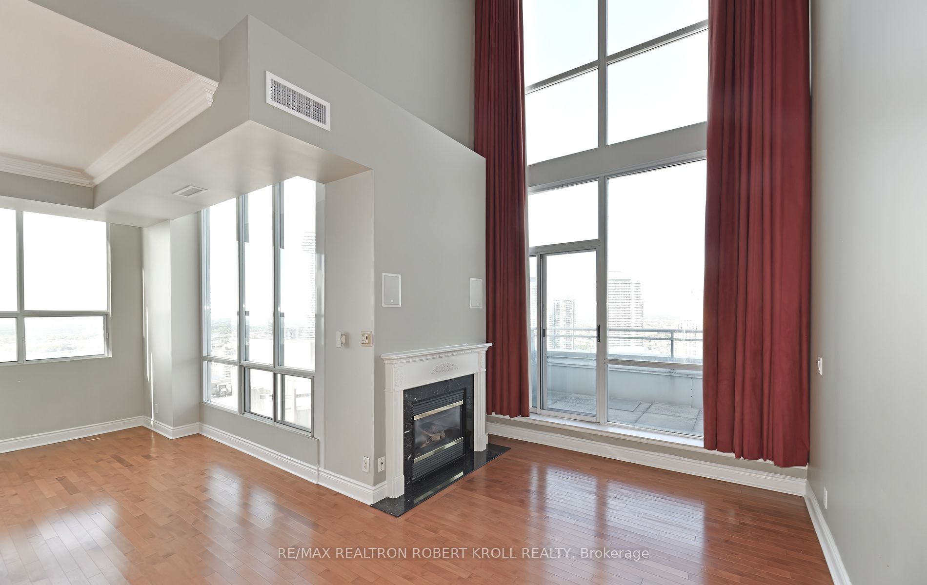 3939 Duke Of York Boulevard Ph 7 Property Photo 6