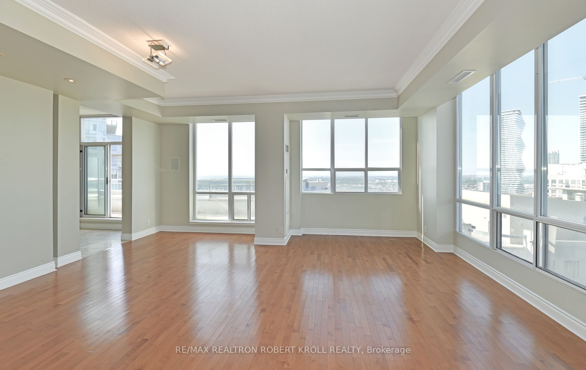 3939 Duke Of York Boulevard Ph 7 Property Photo 7