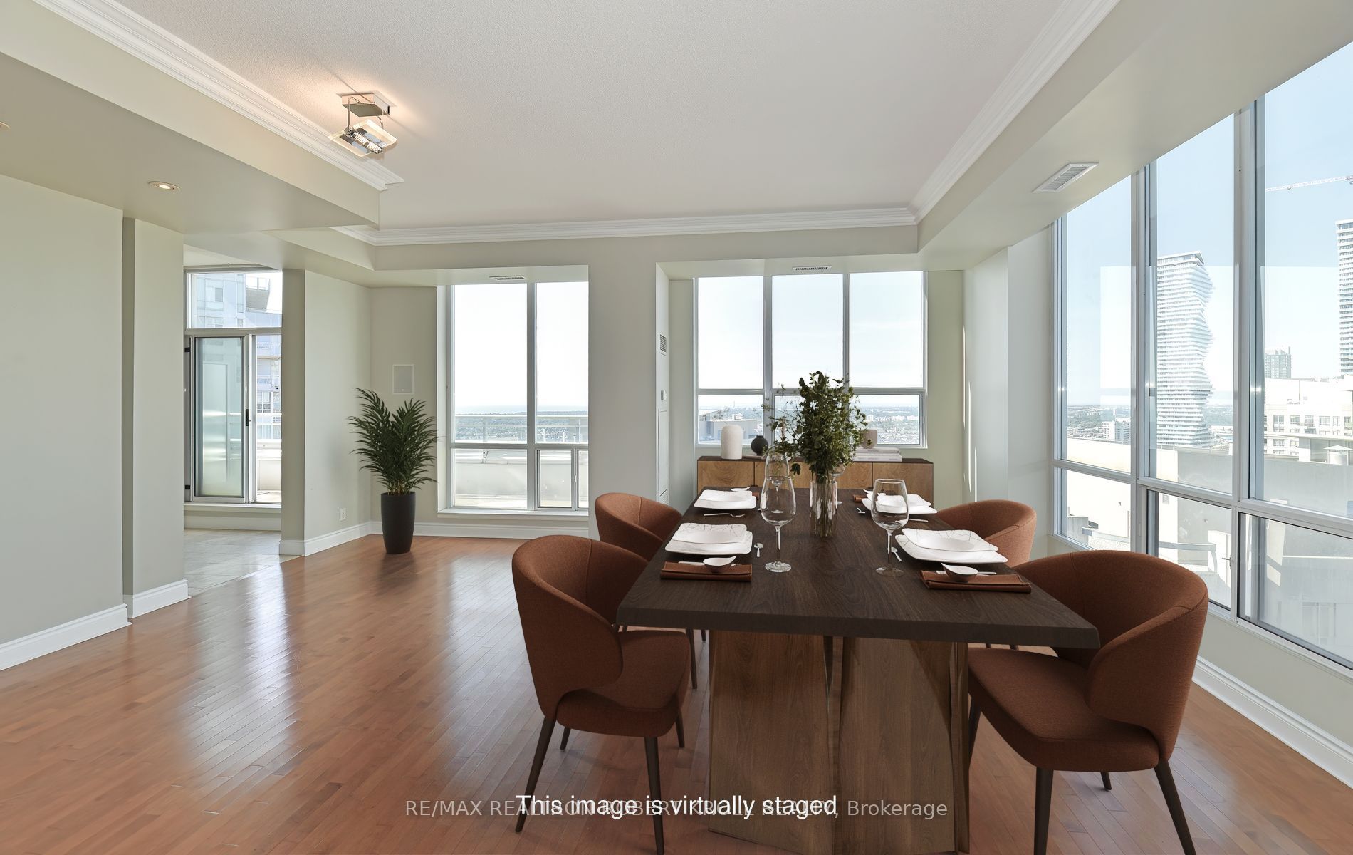 3939 Duke Of York Boulevard Ph 7 Property Photo 8