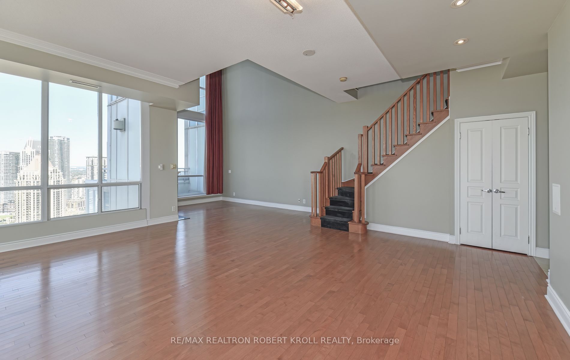 3939 Duke Of York Boulevard Ph 7 Property Photo 12