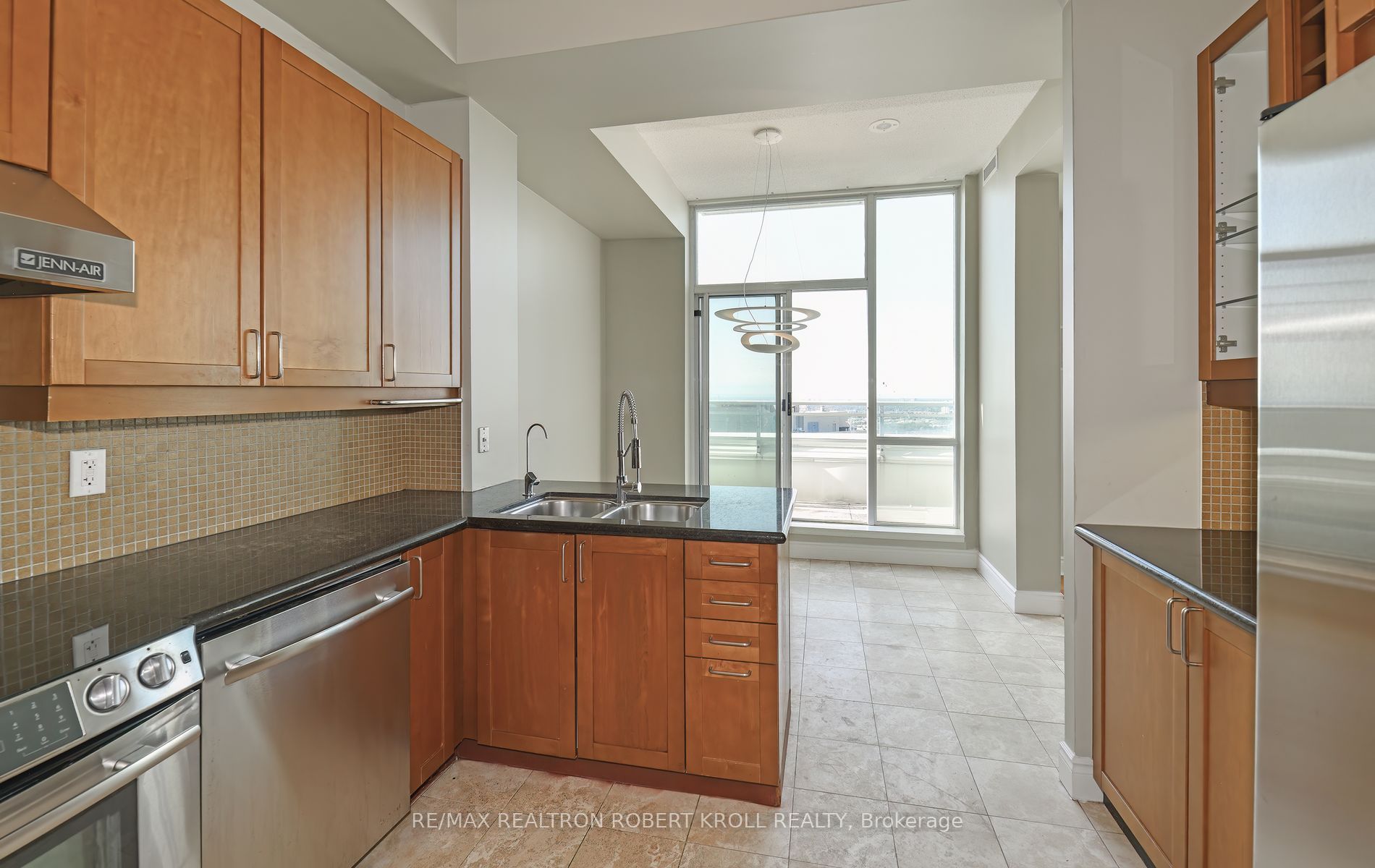 3939 Duke Of York Boulevard Ph 7 Property Photo 16