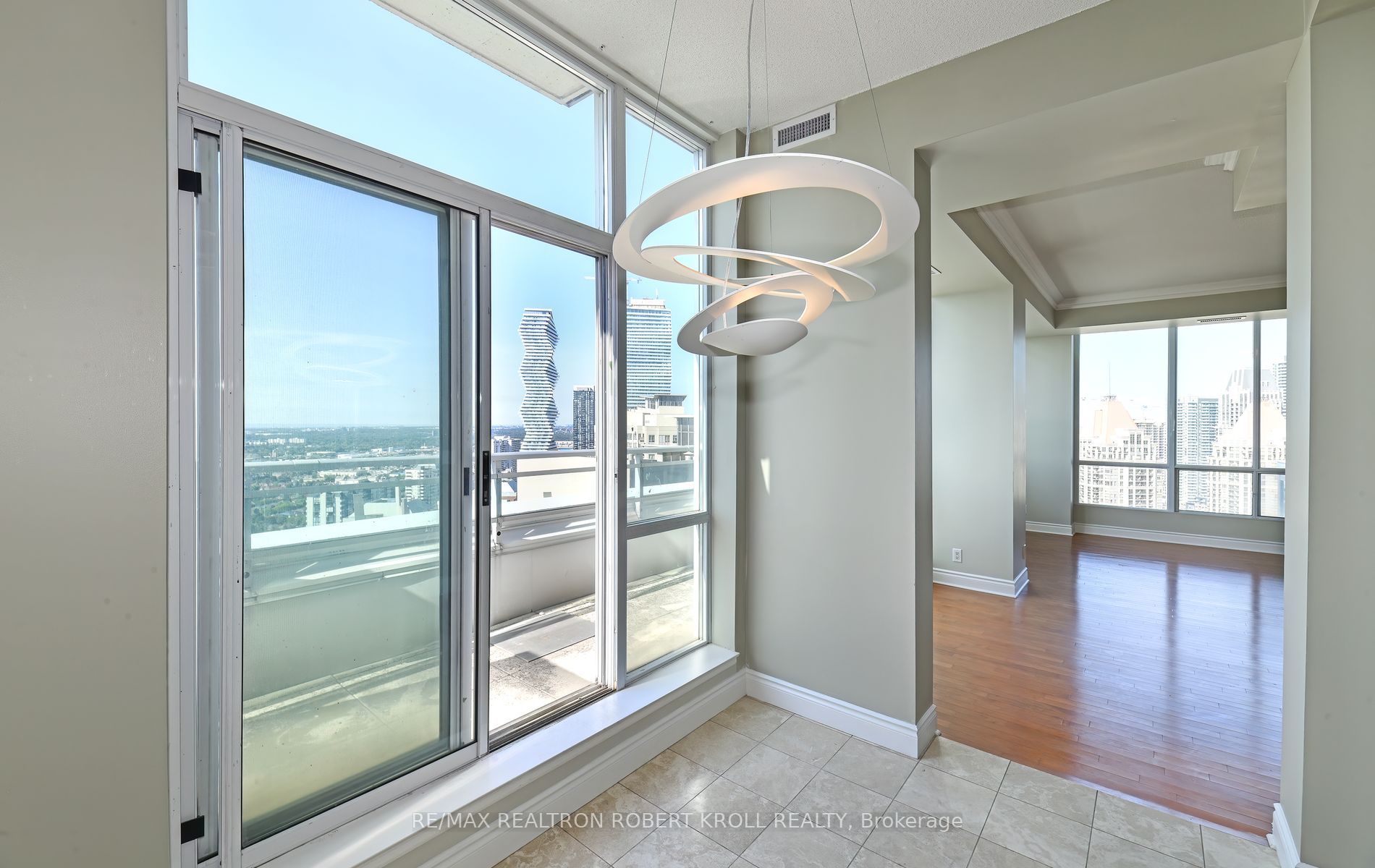 3939 Duke Of York Boulevard Ph 7 Property Photo 17