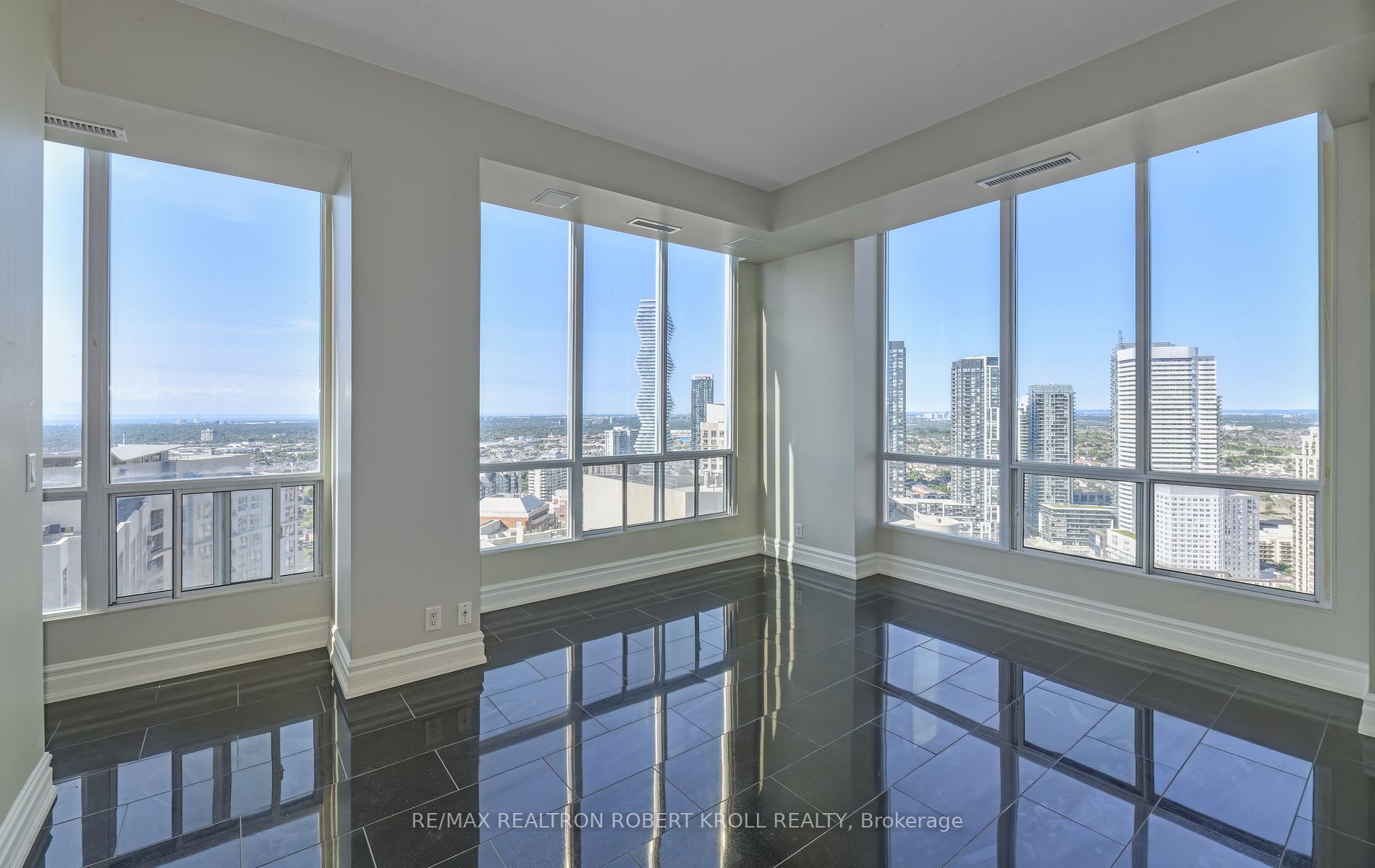 3939 Duke Of York Boulevard Ph 7 Property Photo 19