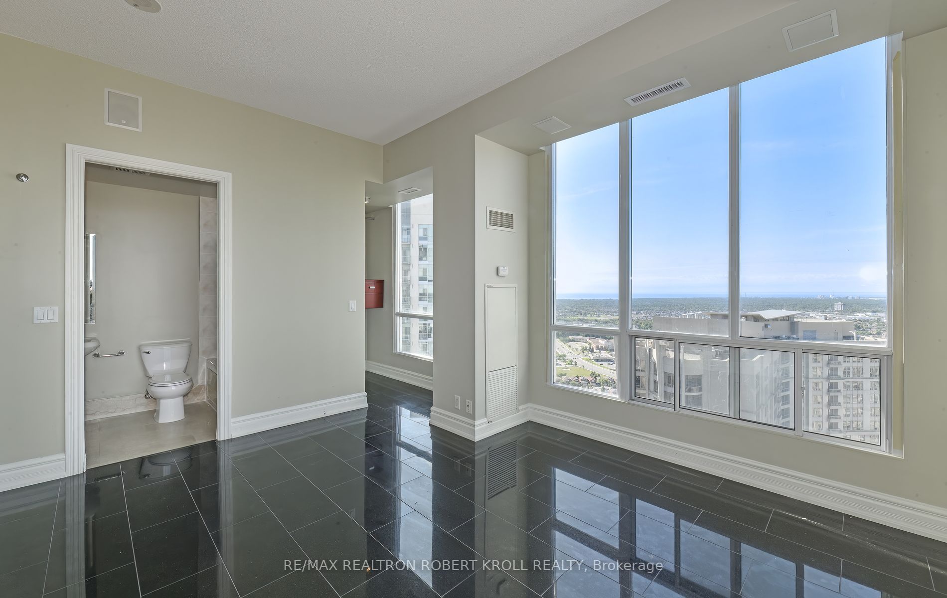 3939 Duke Of York Boulevard Ph 7 Property Photo 20