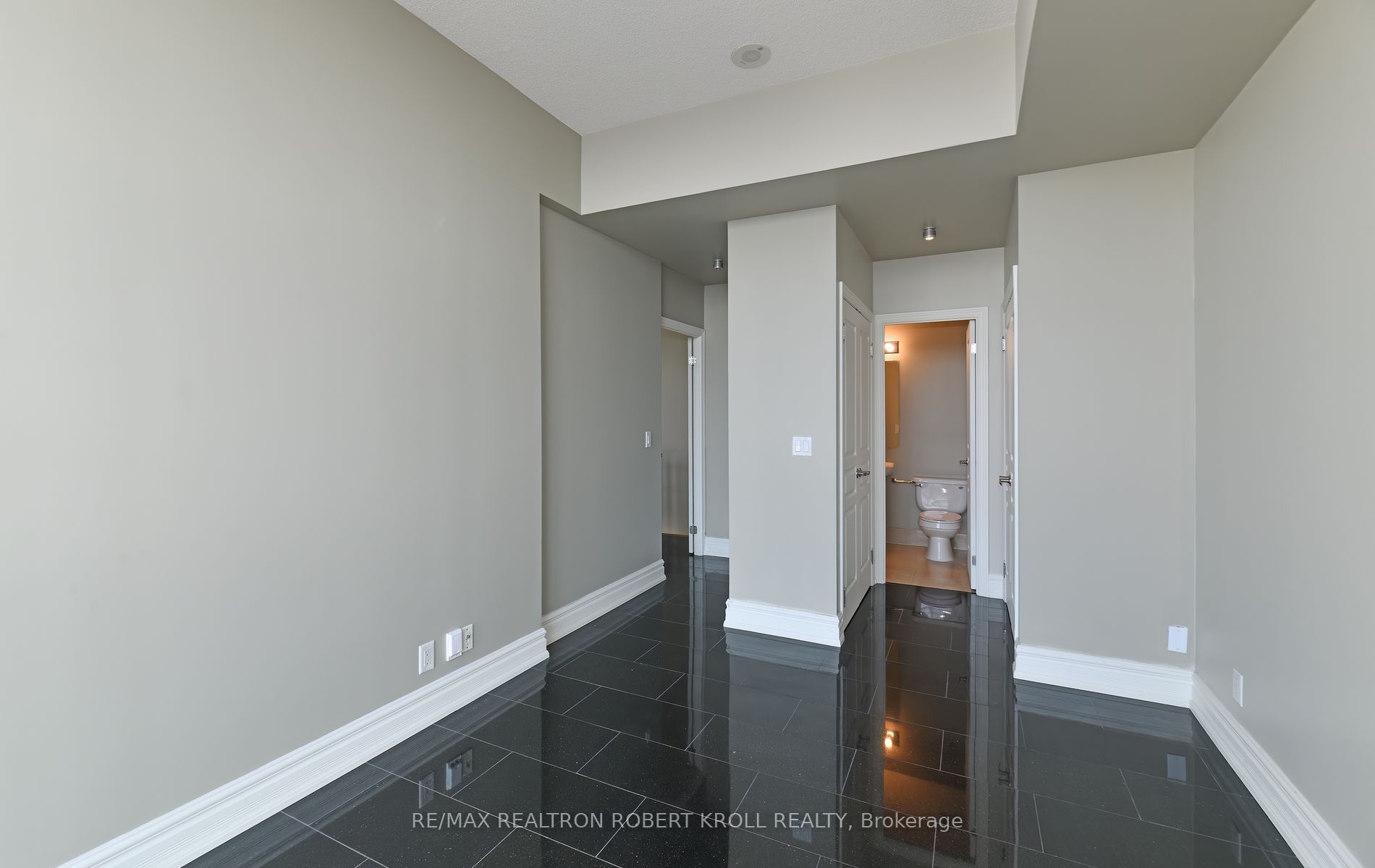 3939 Duke Of York Boulevard Ph 7 Property Photo 24