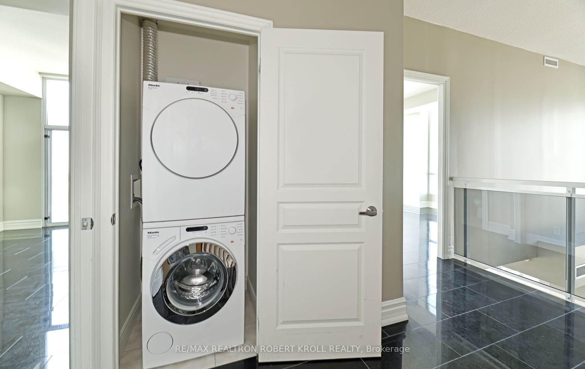 3939 Duke Of York Boulevard Ph 7 Property Photo 26