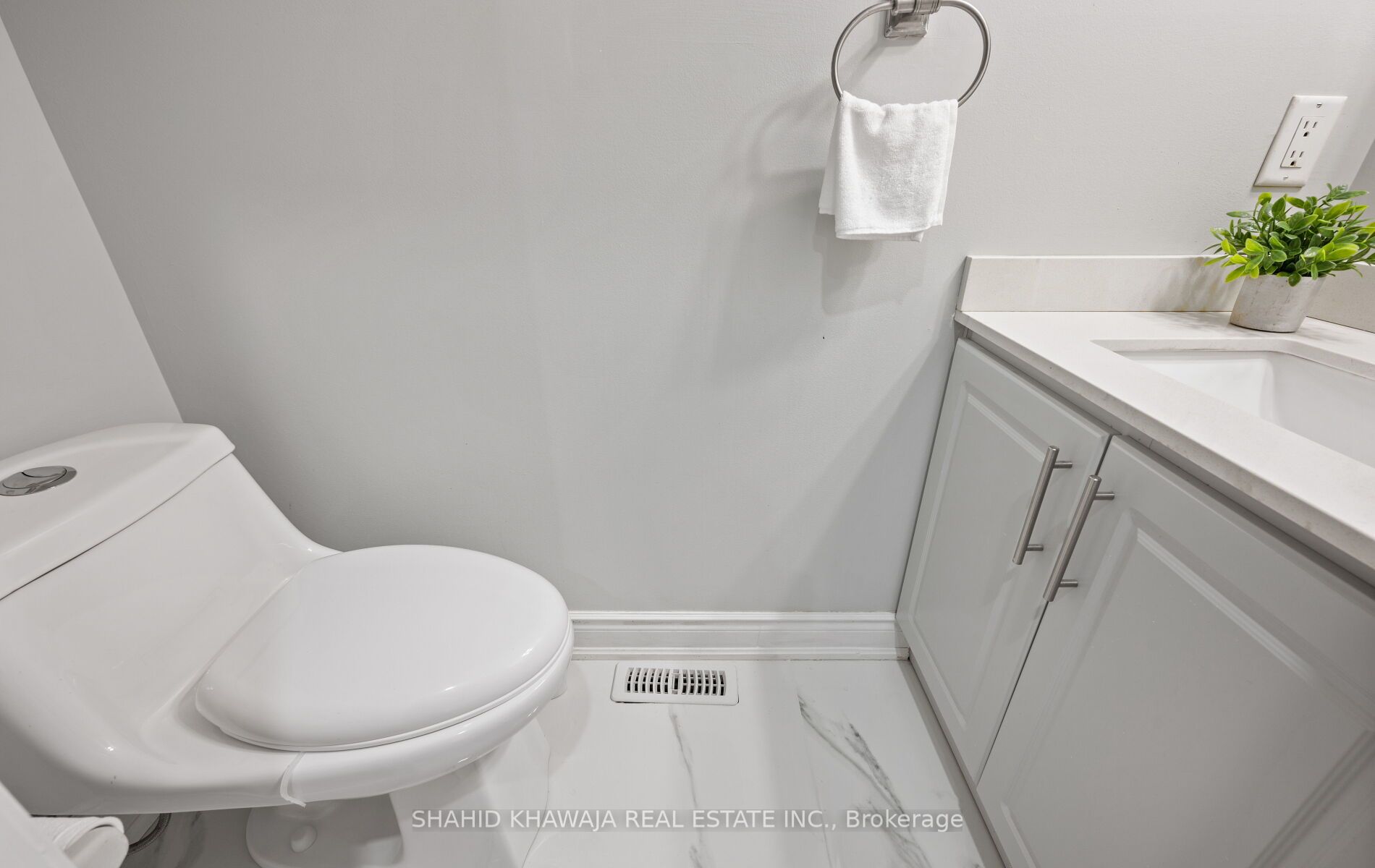 566 Hood Terrace Property Photo 18