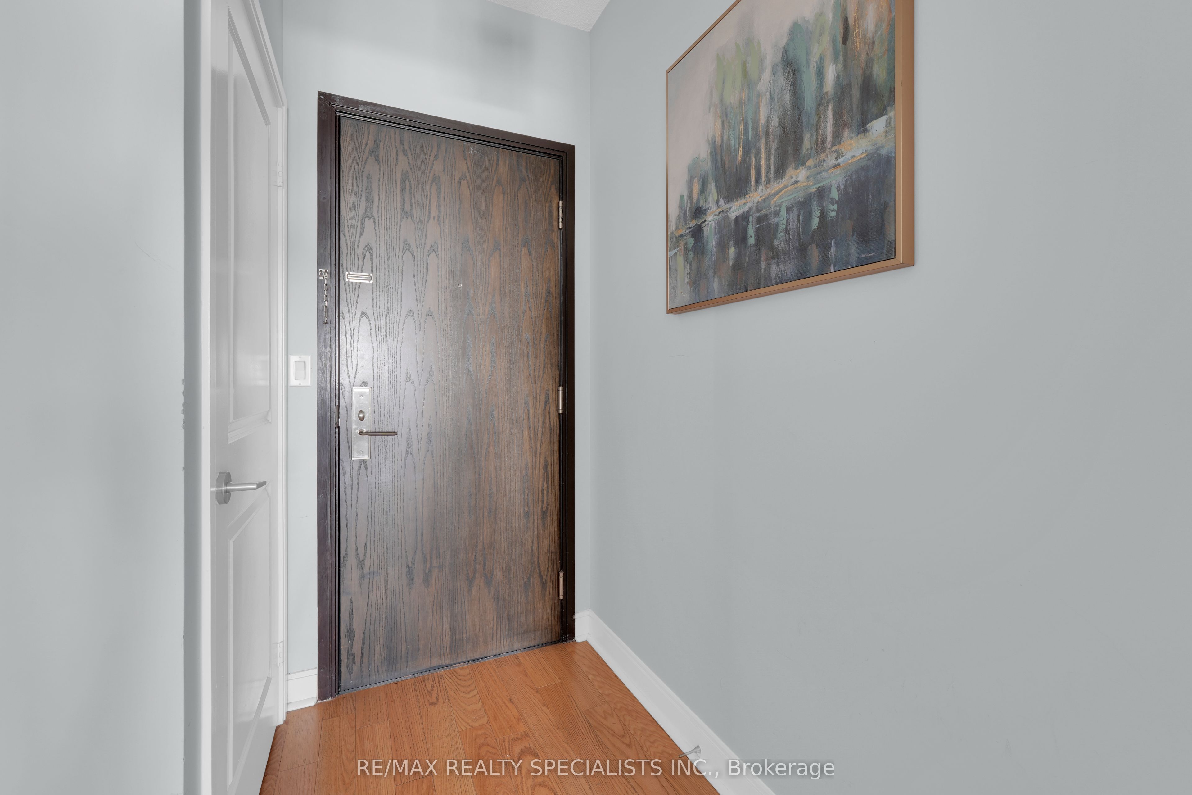 80 Absolute Avenue N 911 Property Photo 5