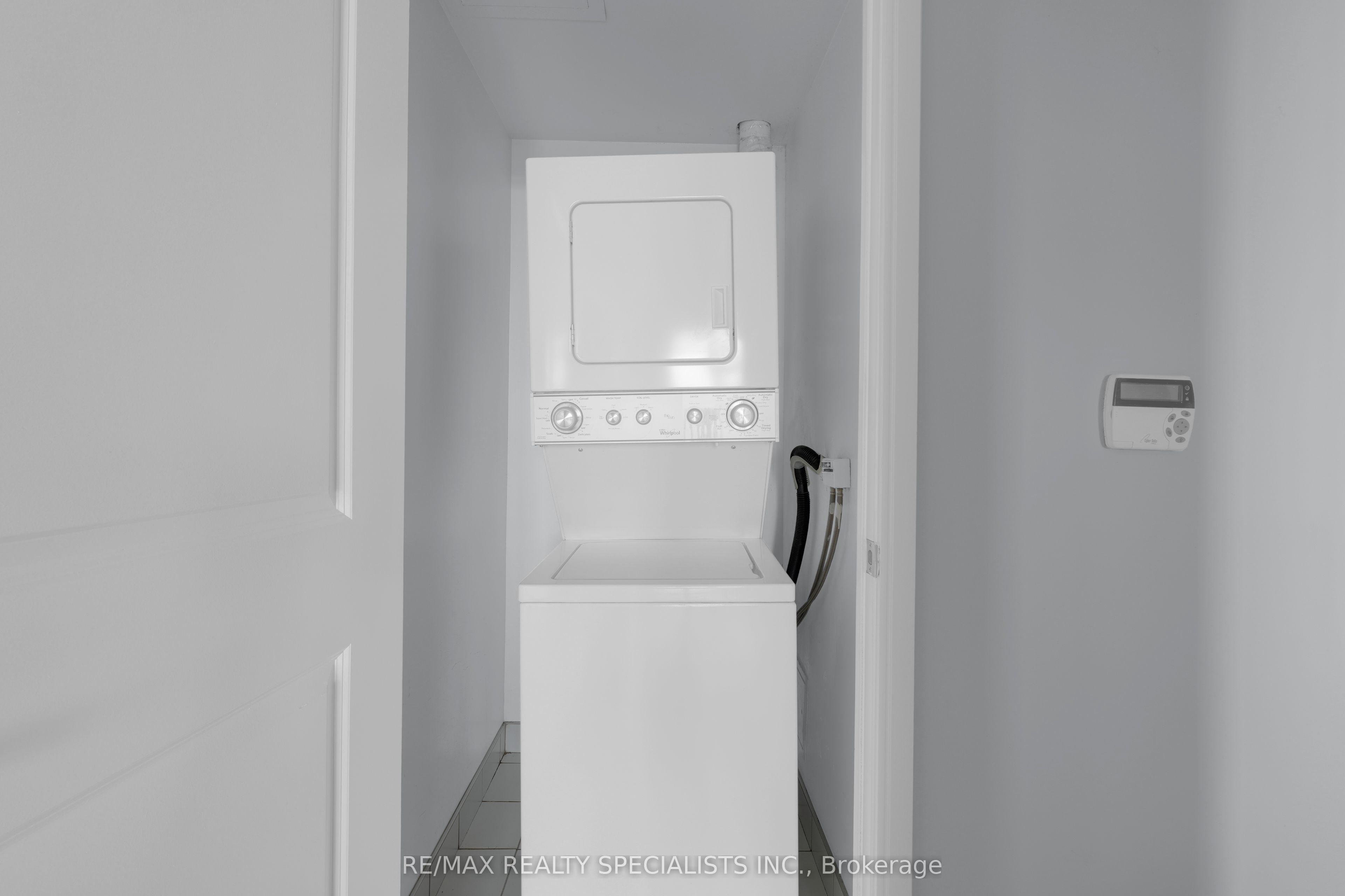 80 Absolute Avenue N 911 Property Photo 13
