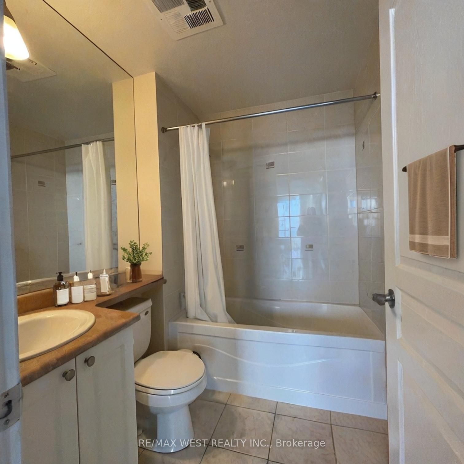 225 Webb Drive 2307 Property Photo 6
