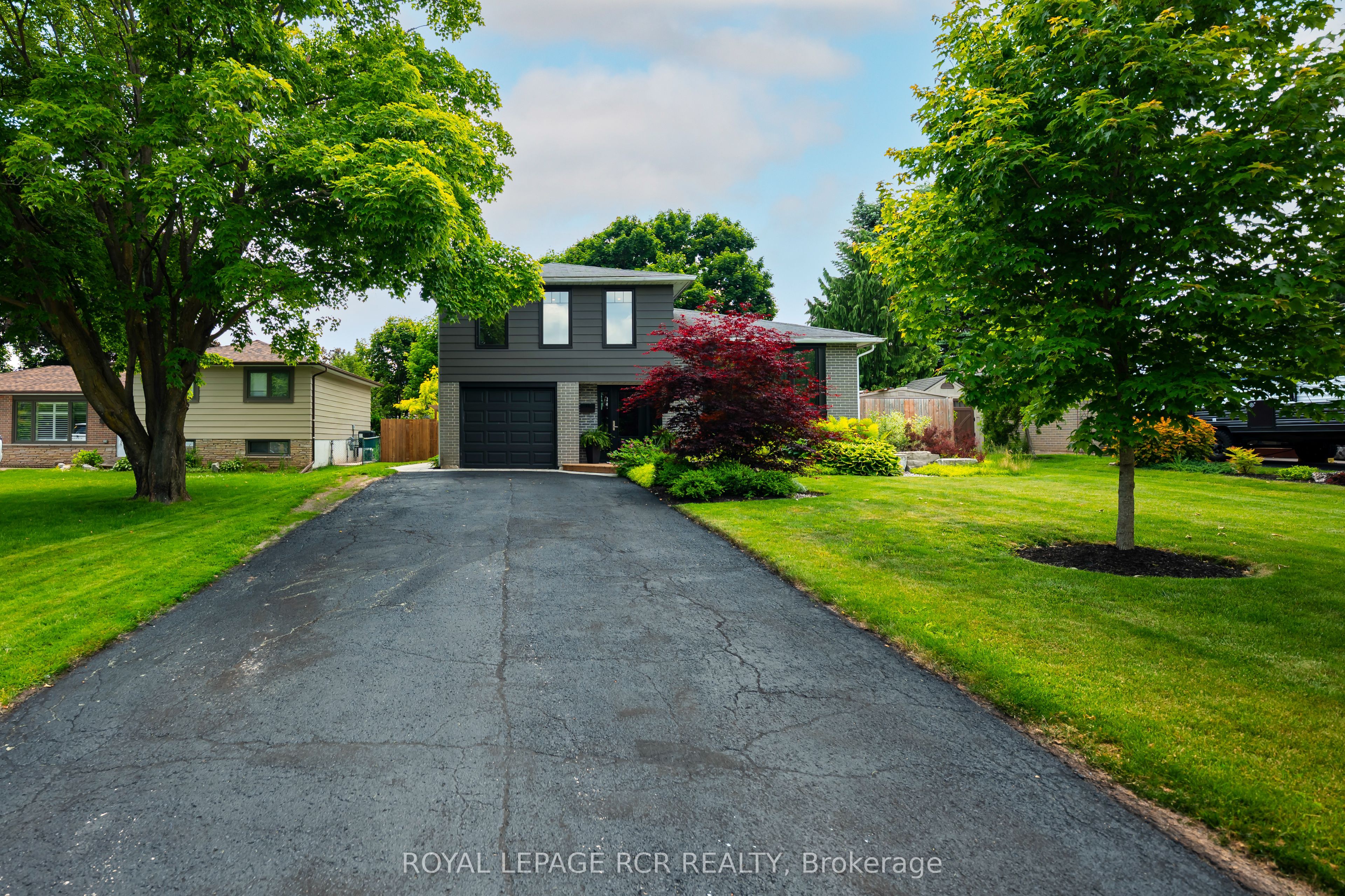55 Rustic Crescent Property Photo 1