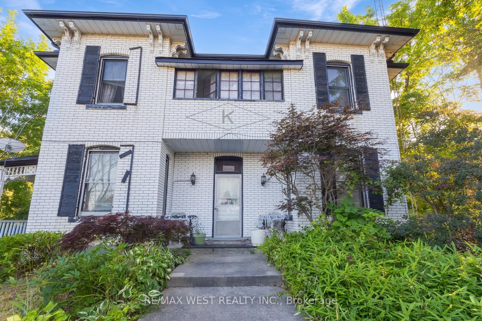 16086 Hurontario St Property Photo 1