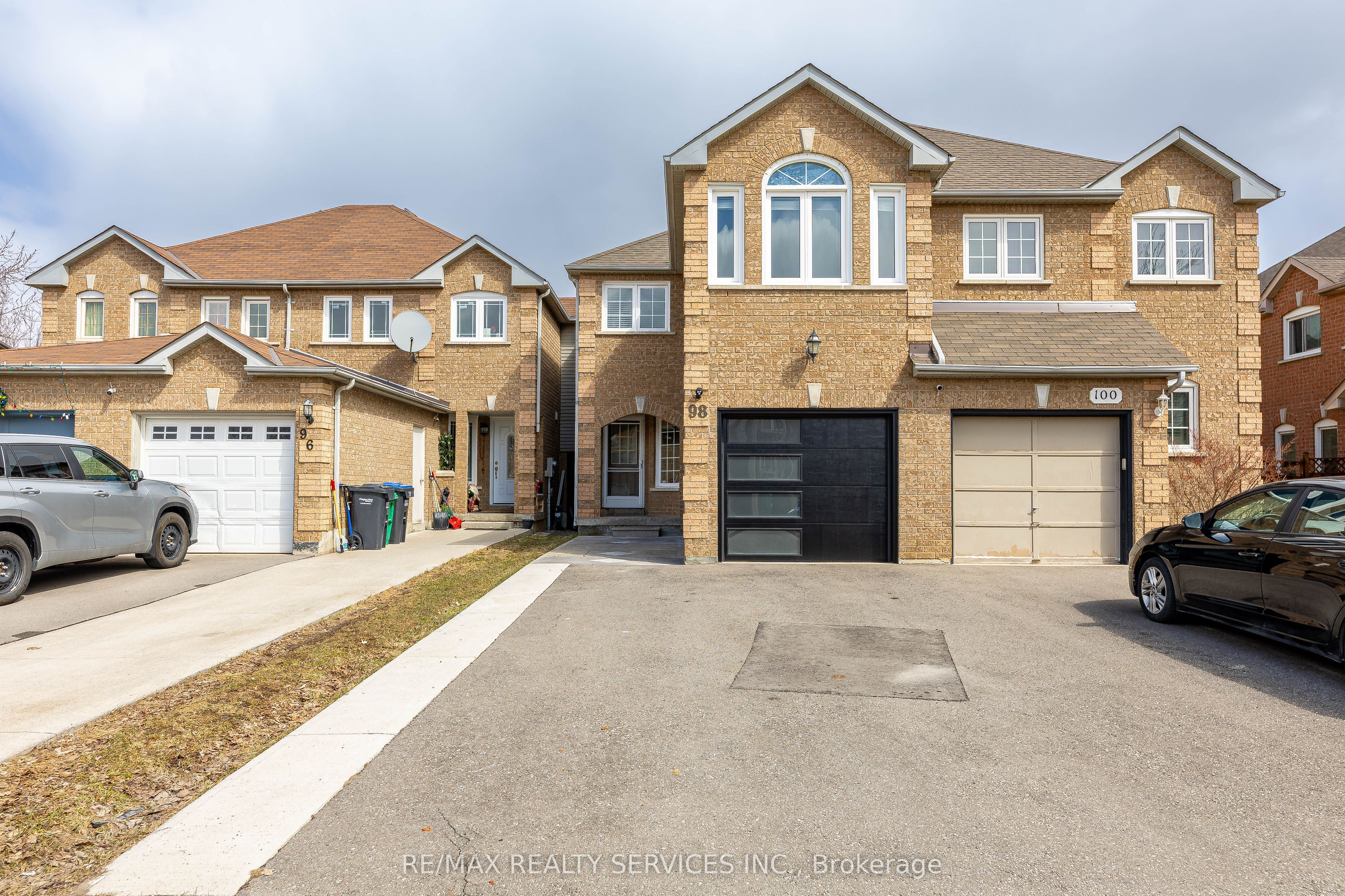 98 Lent Cres Property Photo