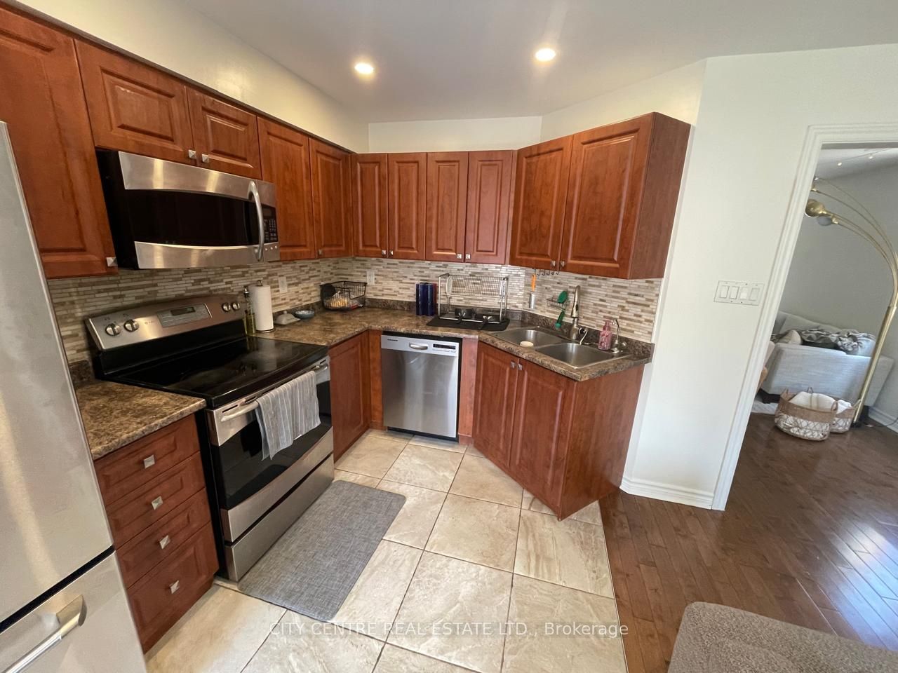 7168 Sandhurst Drive Property Photo 10