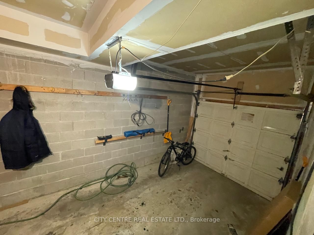 7168 Sandhurst Drive Property Photo 16