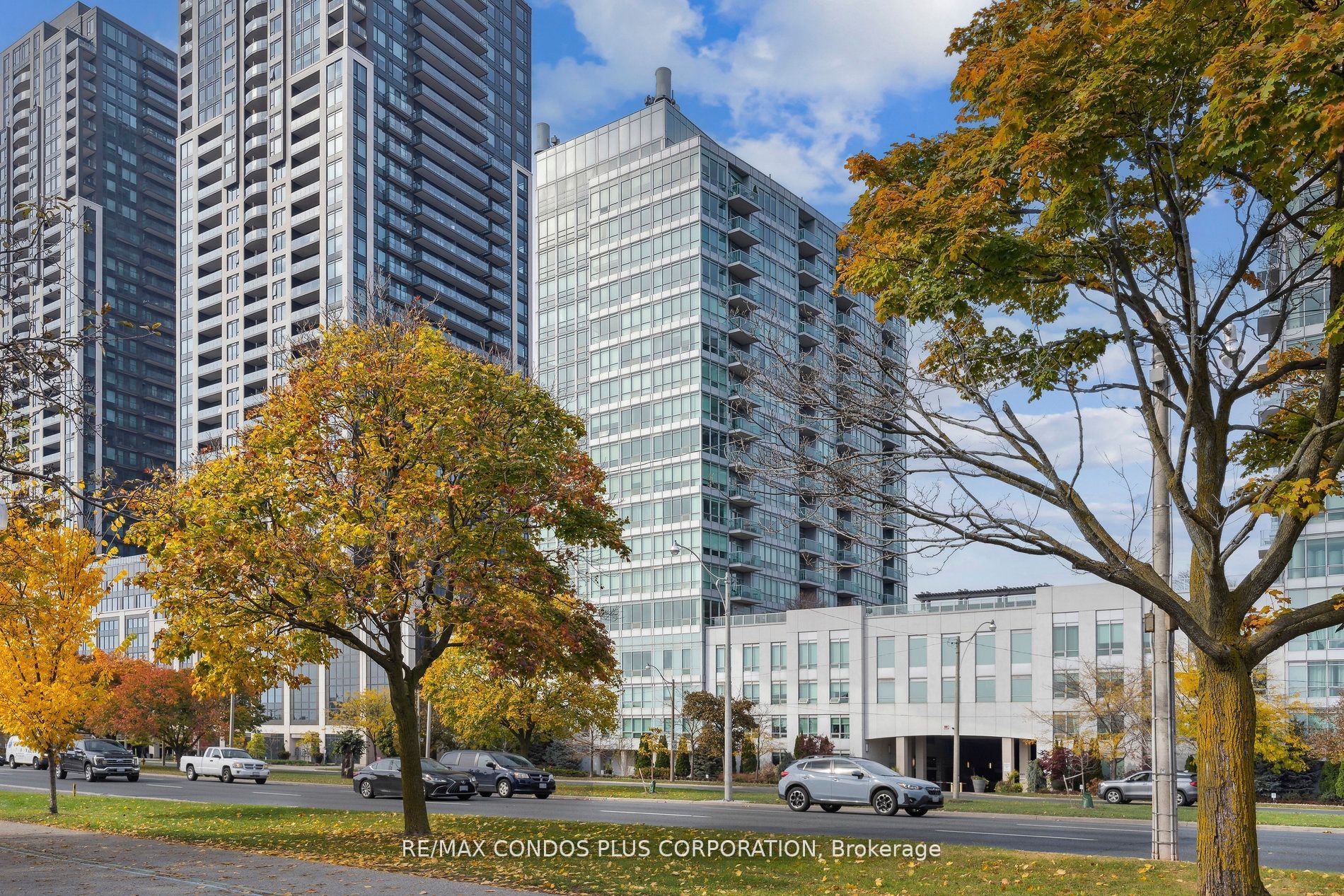 1910 Lake Shore Boulevard W LPH01 Property Photo 1