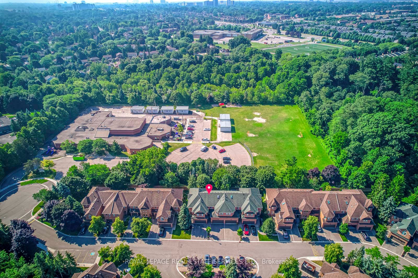 1905 Broad Hollow Gate 49 Property Photo 4