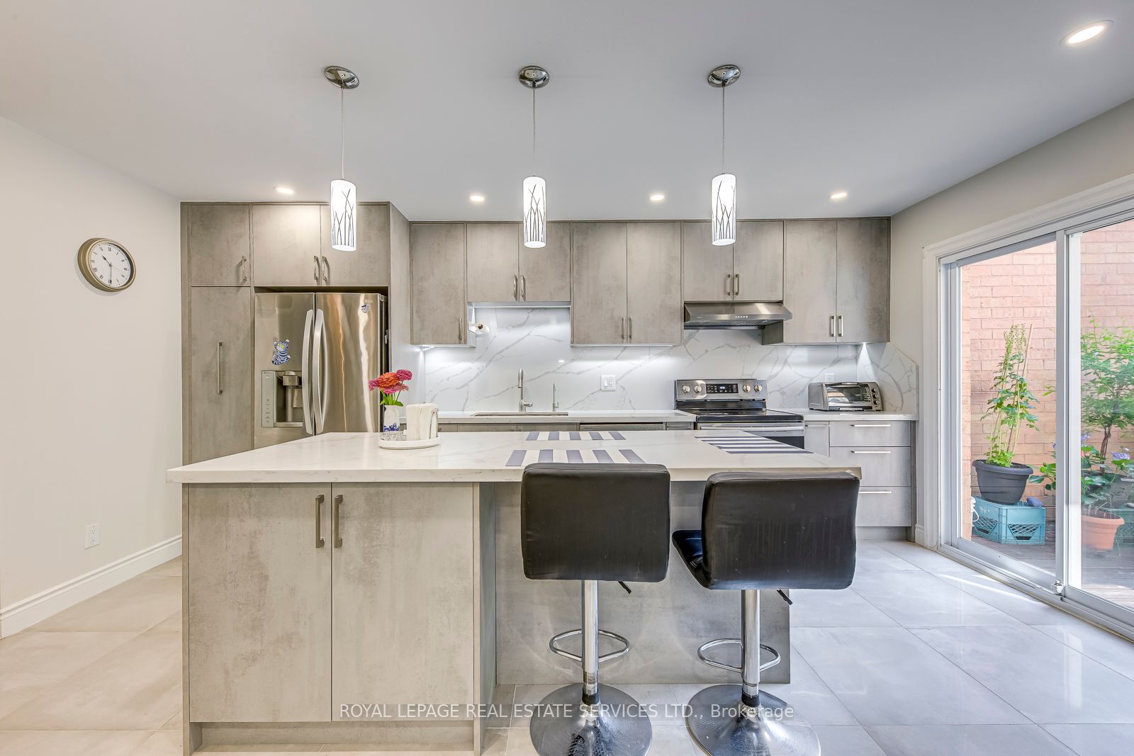 1905 Broad Hollow Gate 49 Property Photo 15