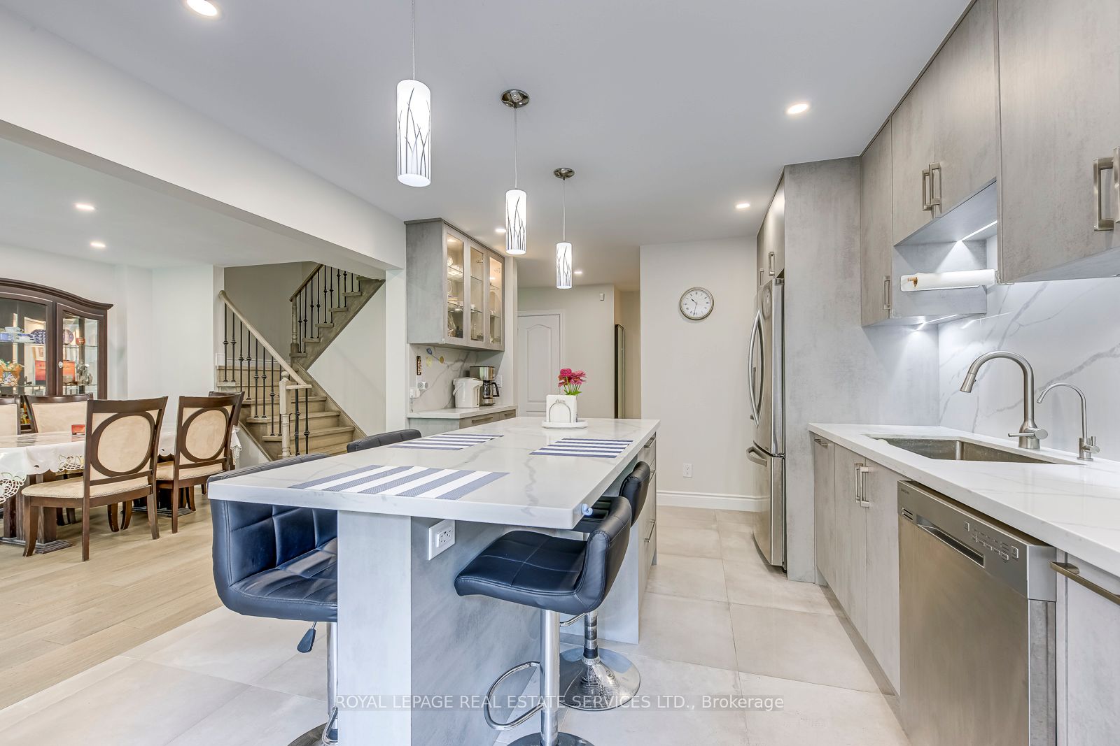 1905 Broad Hollow Gate 49 Property Photo 17