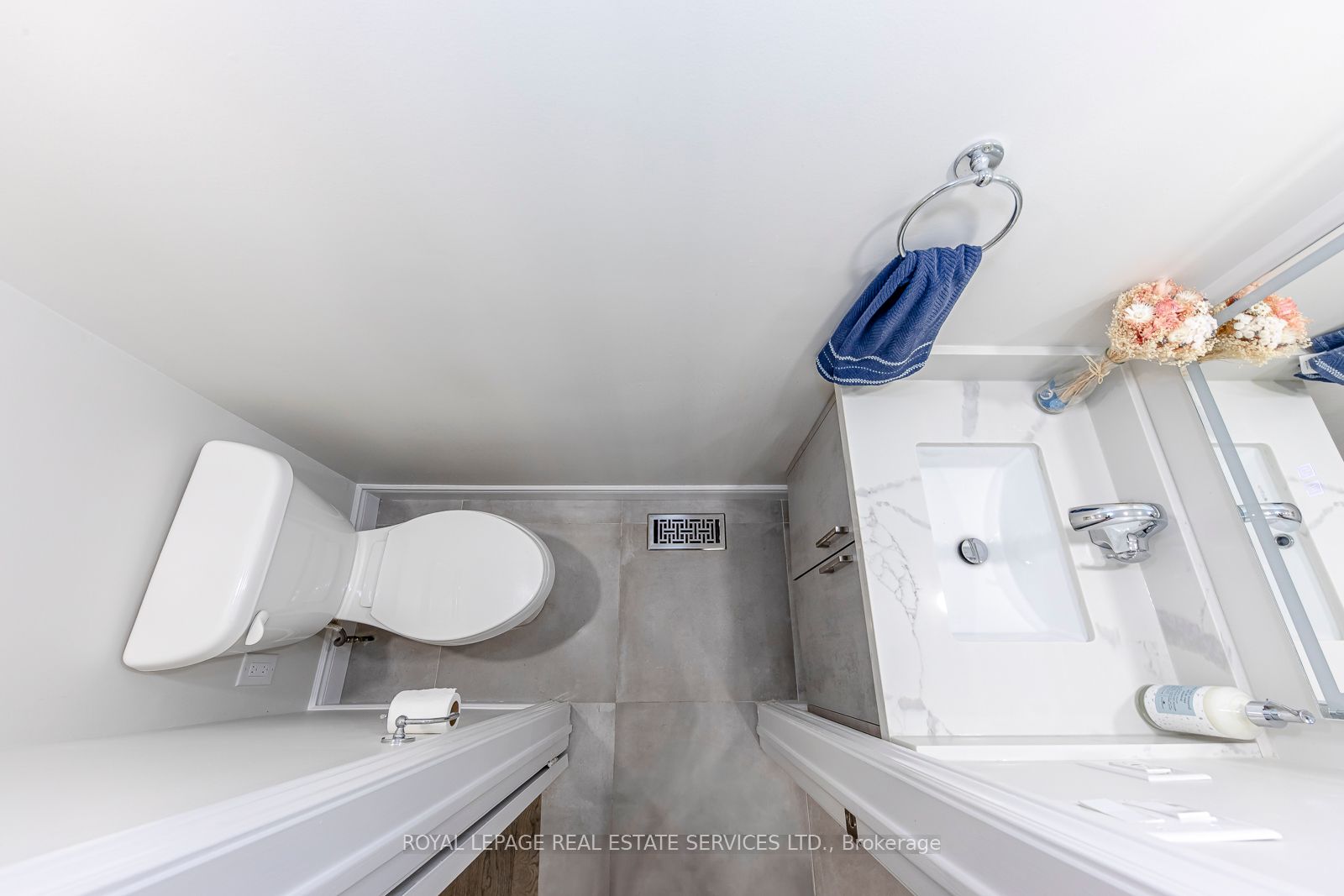 1905 Broad Hollow Gate 49 Property Photo 26