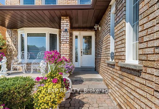 449 Greenpark Crescent Property Photo 3