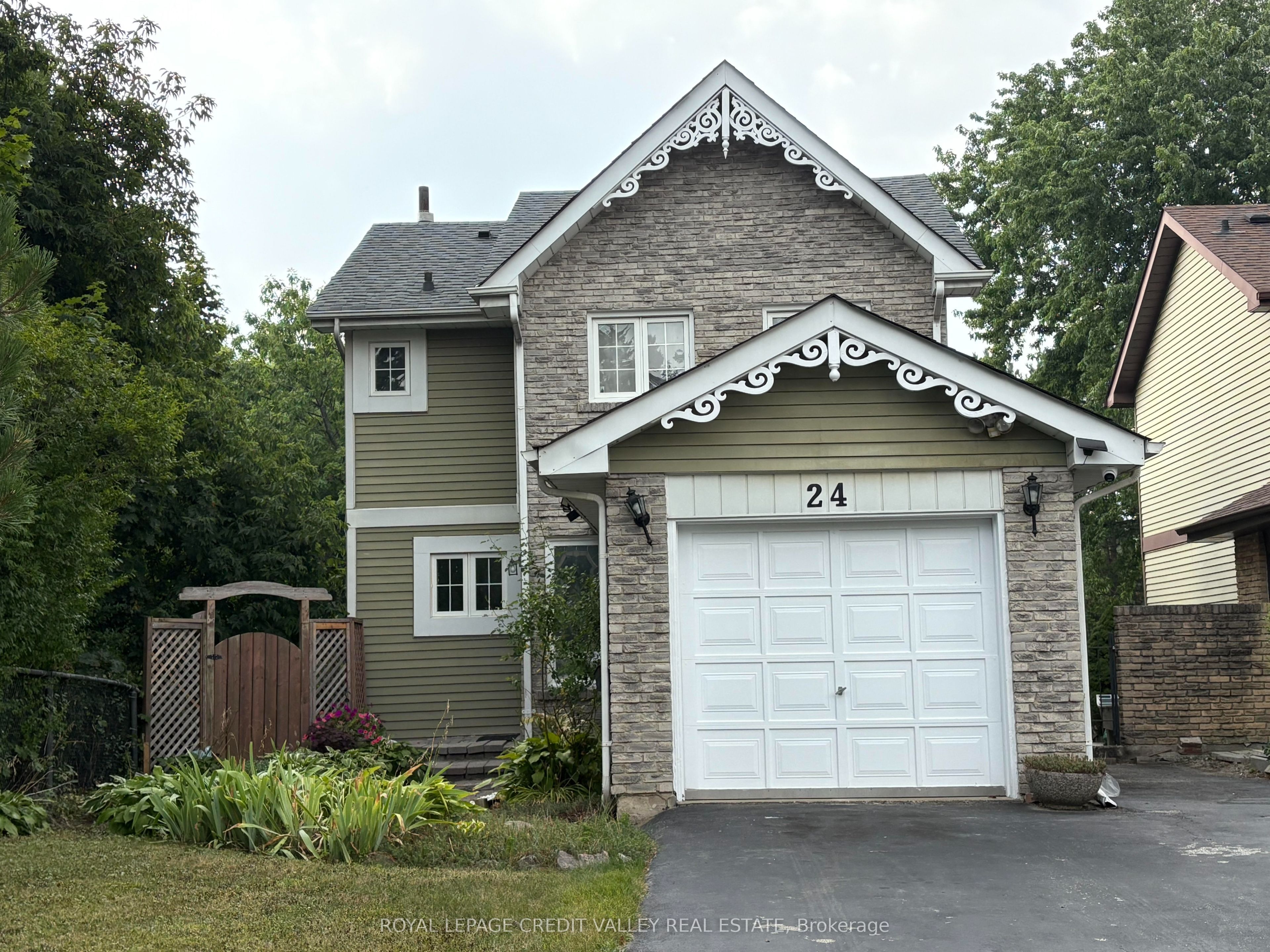 24 Sutter Ave Property Photo 1