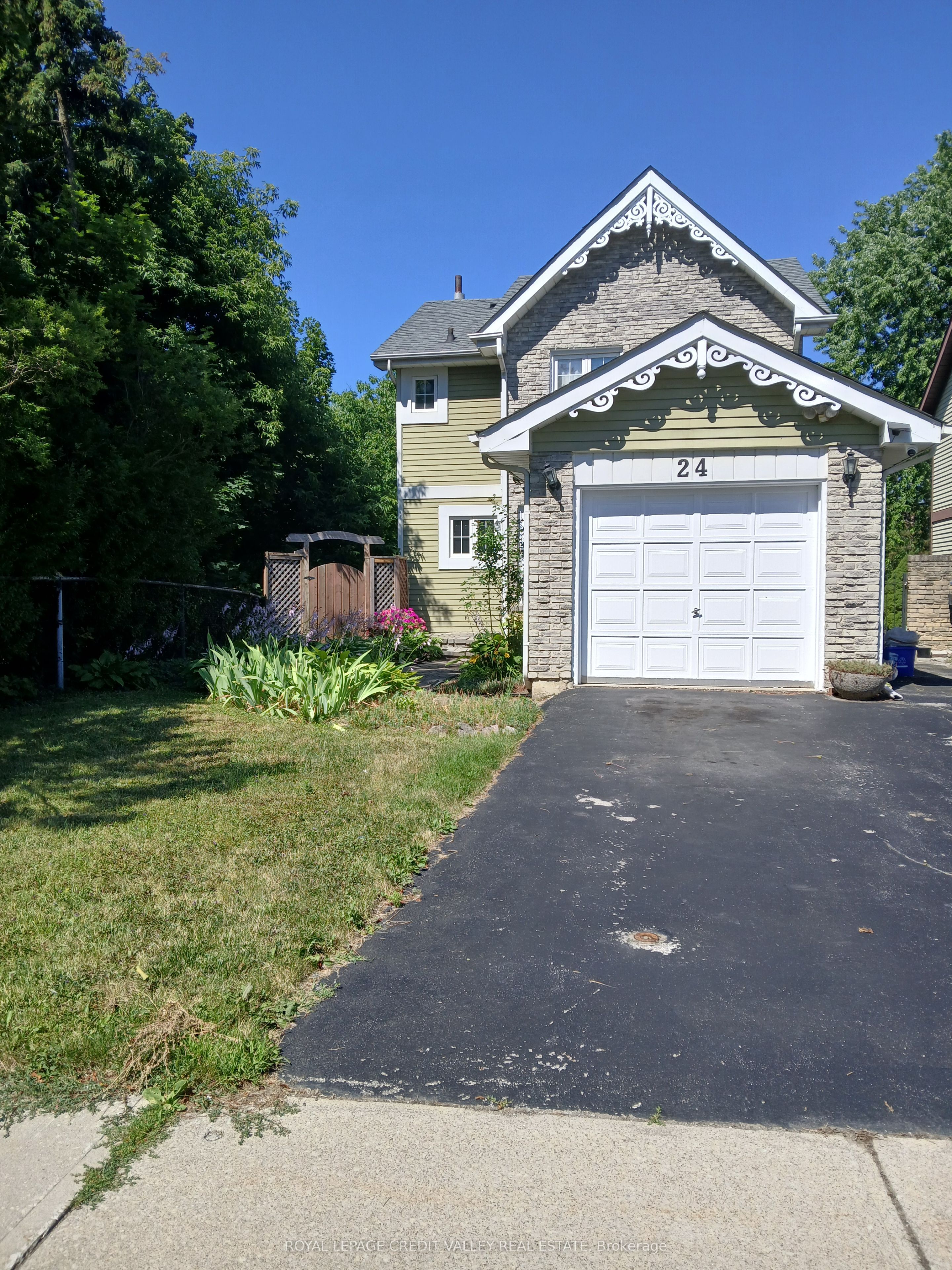 24 Sutter Ave Property Photo 2