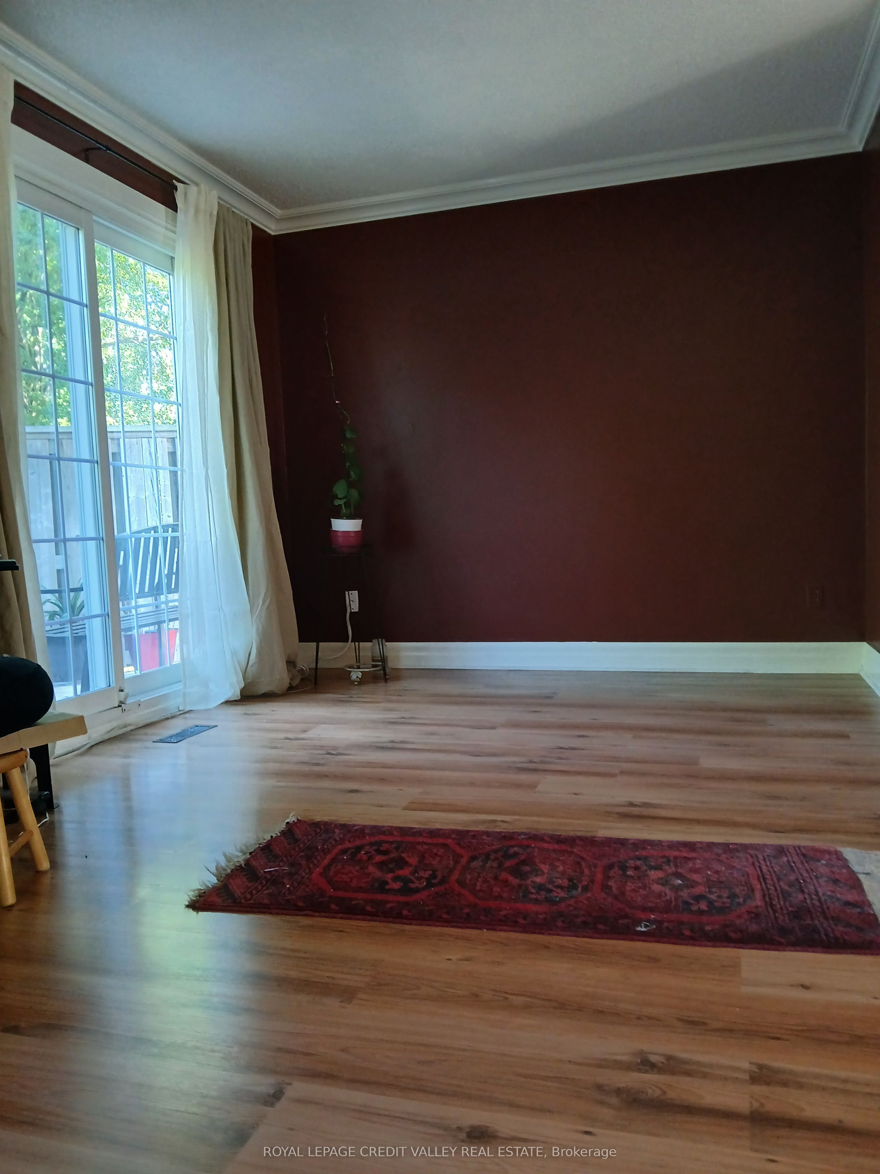 24 Sutter Ave Property Photo 6