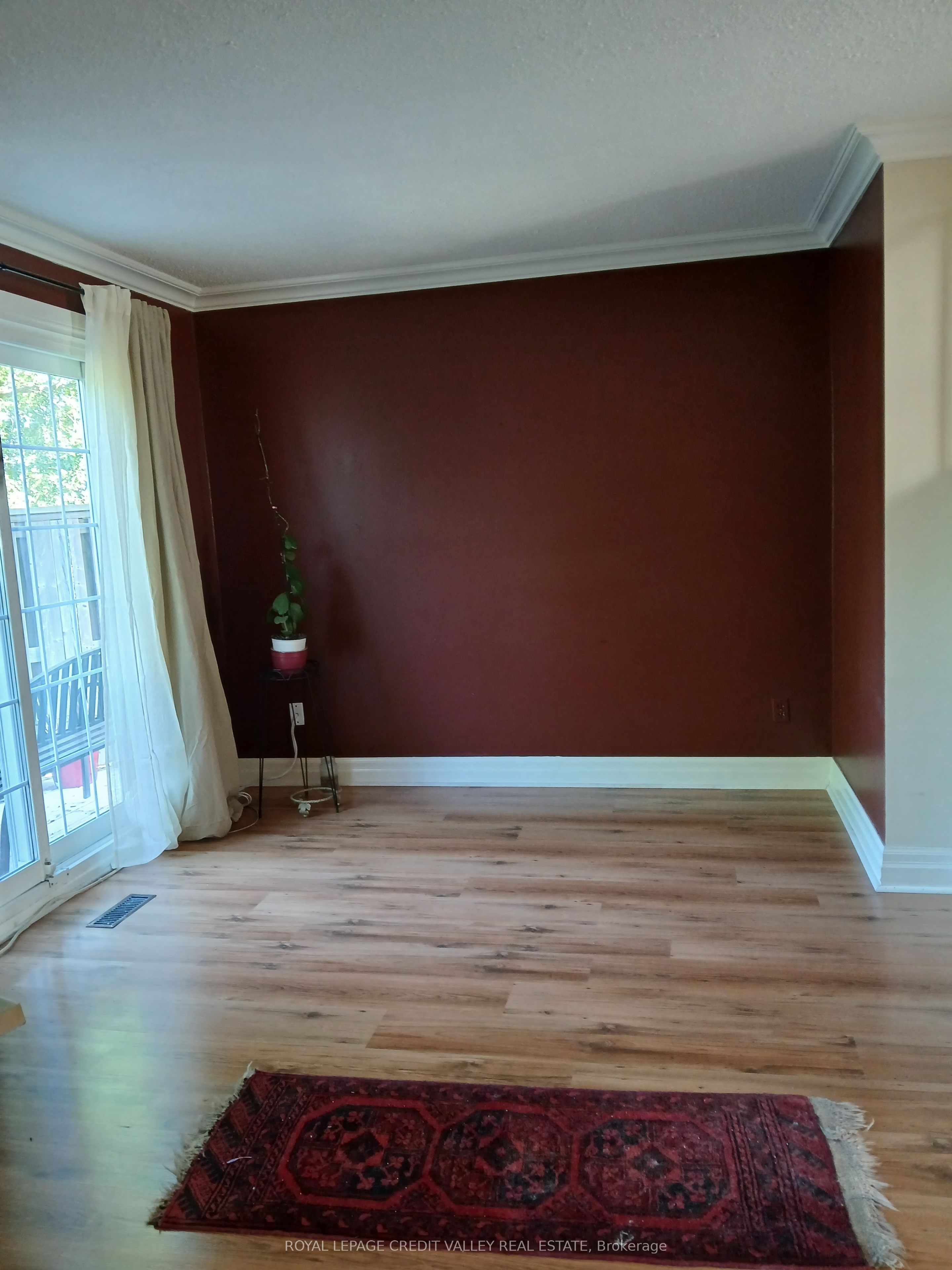 24 Sutter Ave Property Photo 7