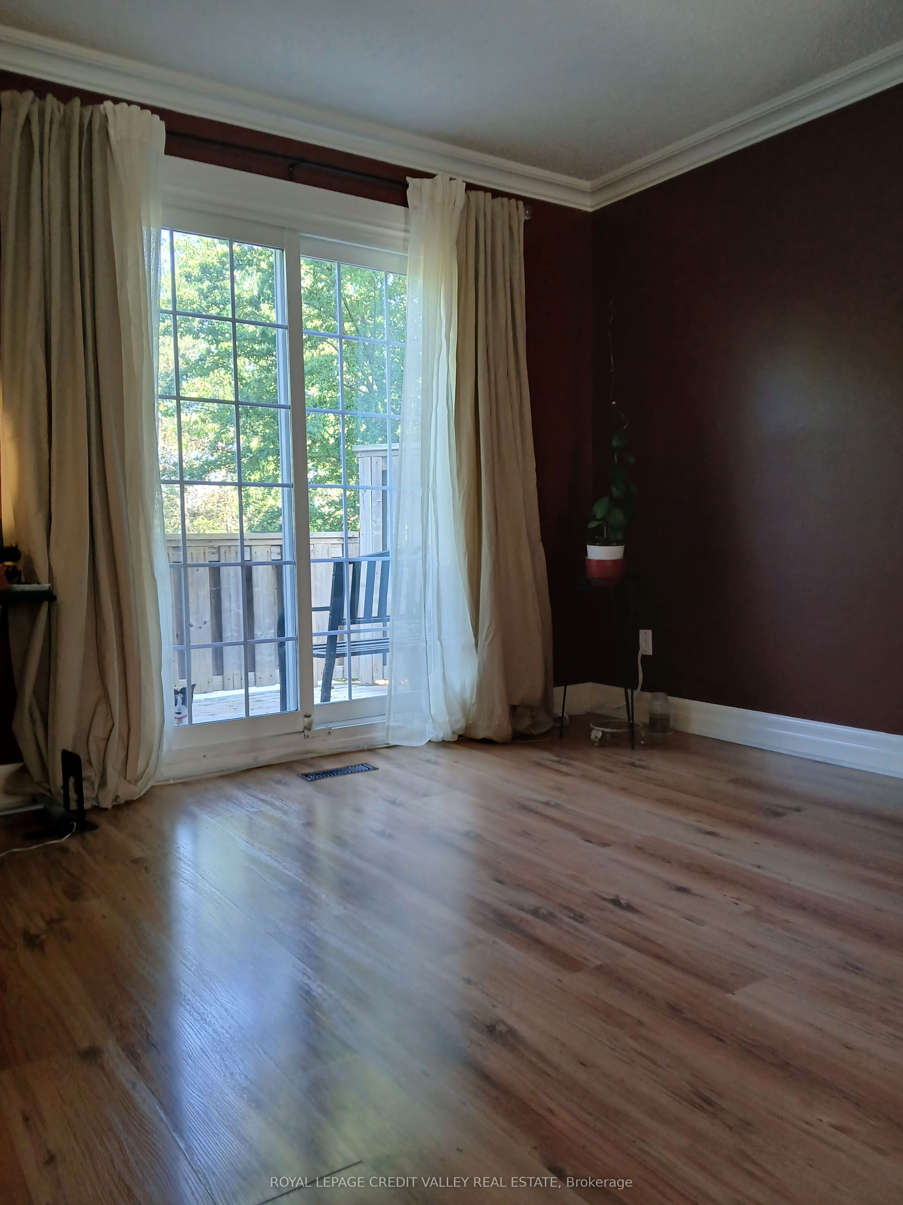 24 Sutter Ave Property Photo 8