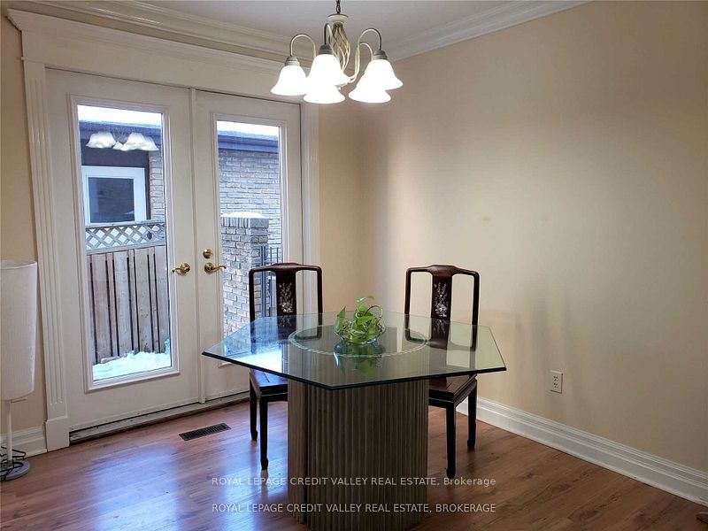 24 Sutter Ave Property Photo 10
