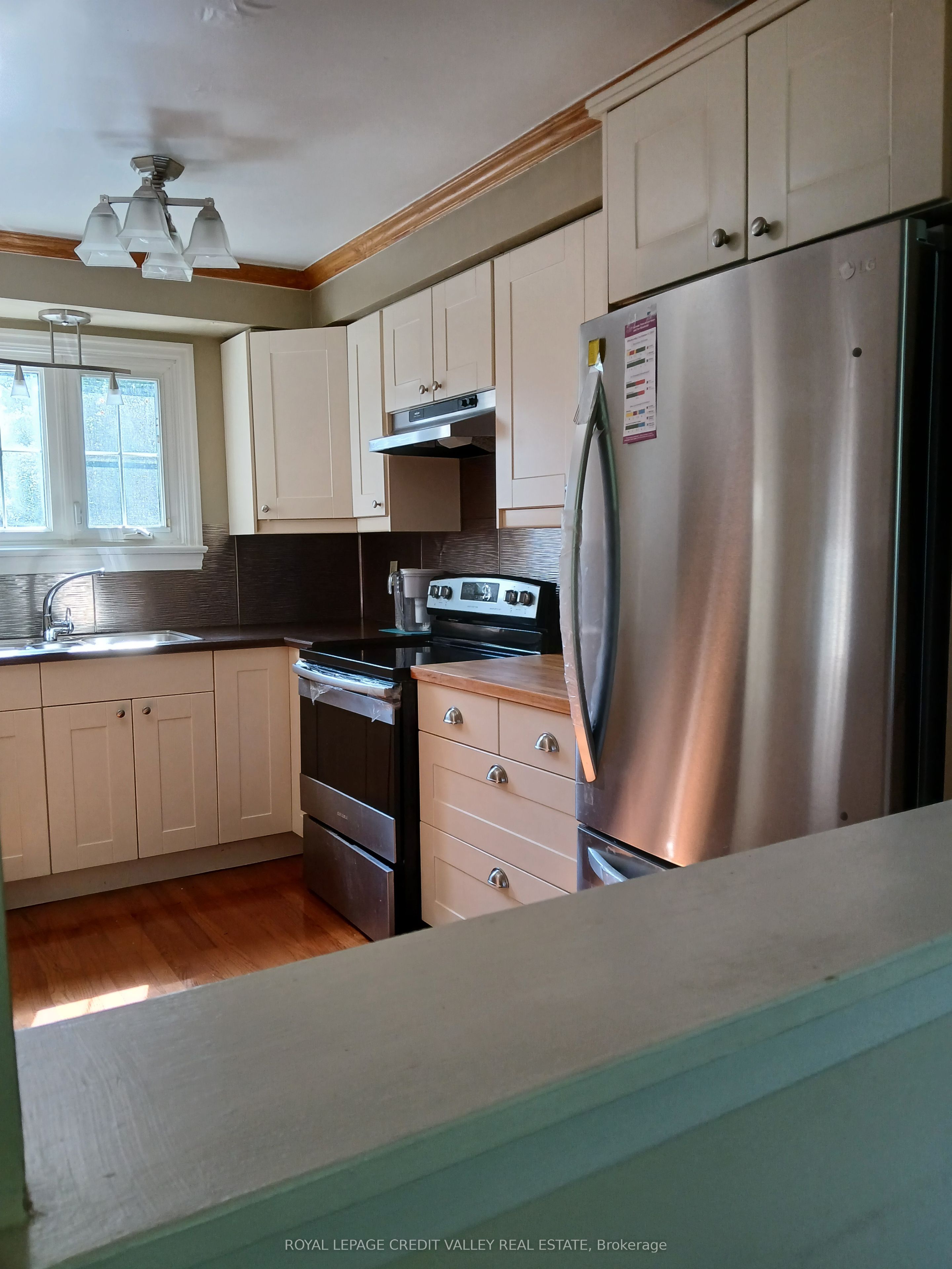 24 Sutter Ave Property Photo 12