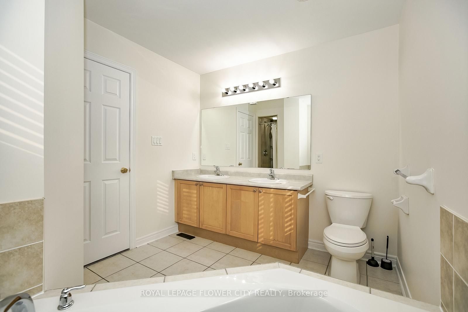 3698 Bloomington Crescent Property Photo 27
