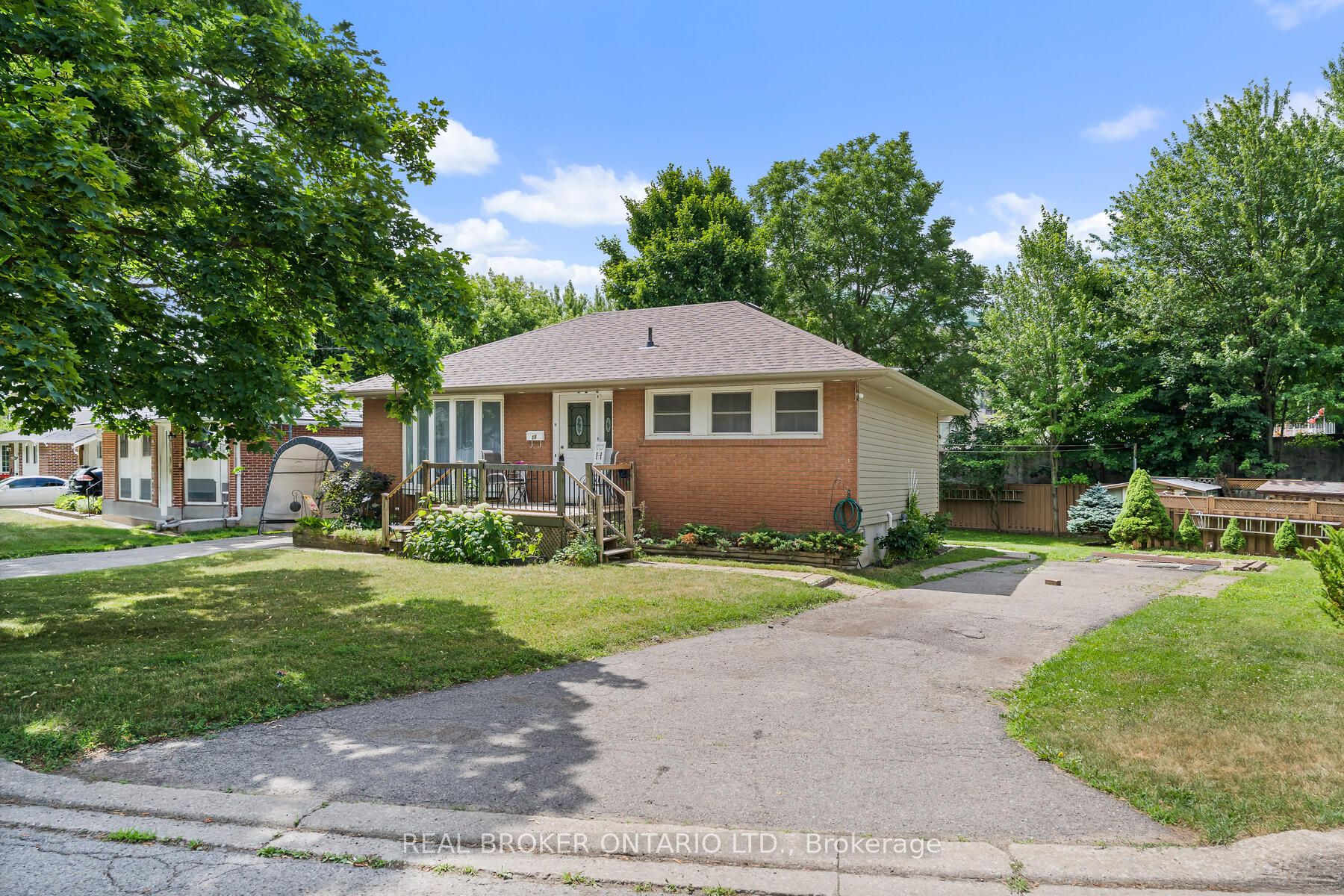 19 Dayfoot Dr Property Photo 1