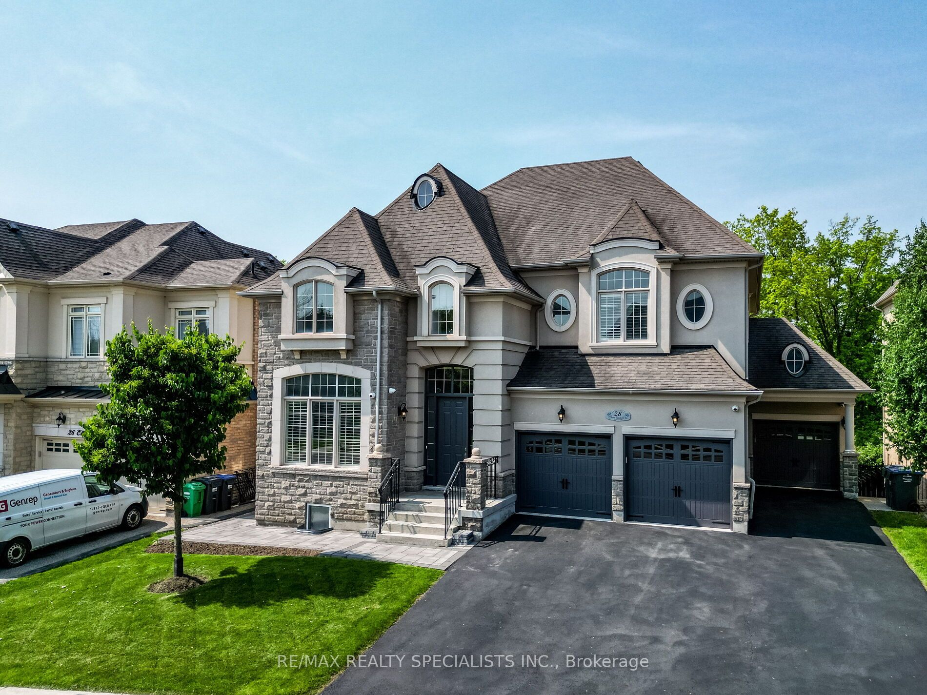 28 Elbern Markell Drive W Property Photo 1